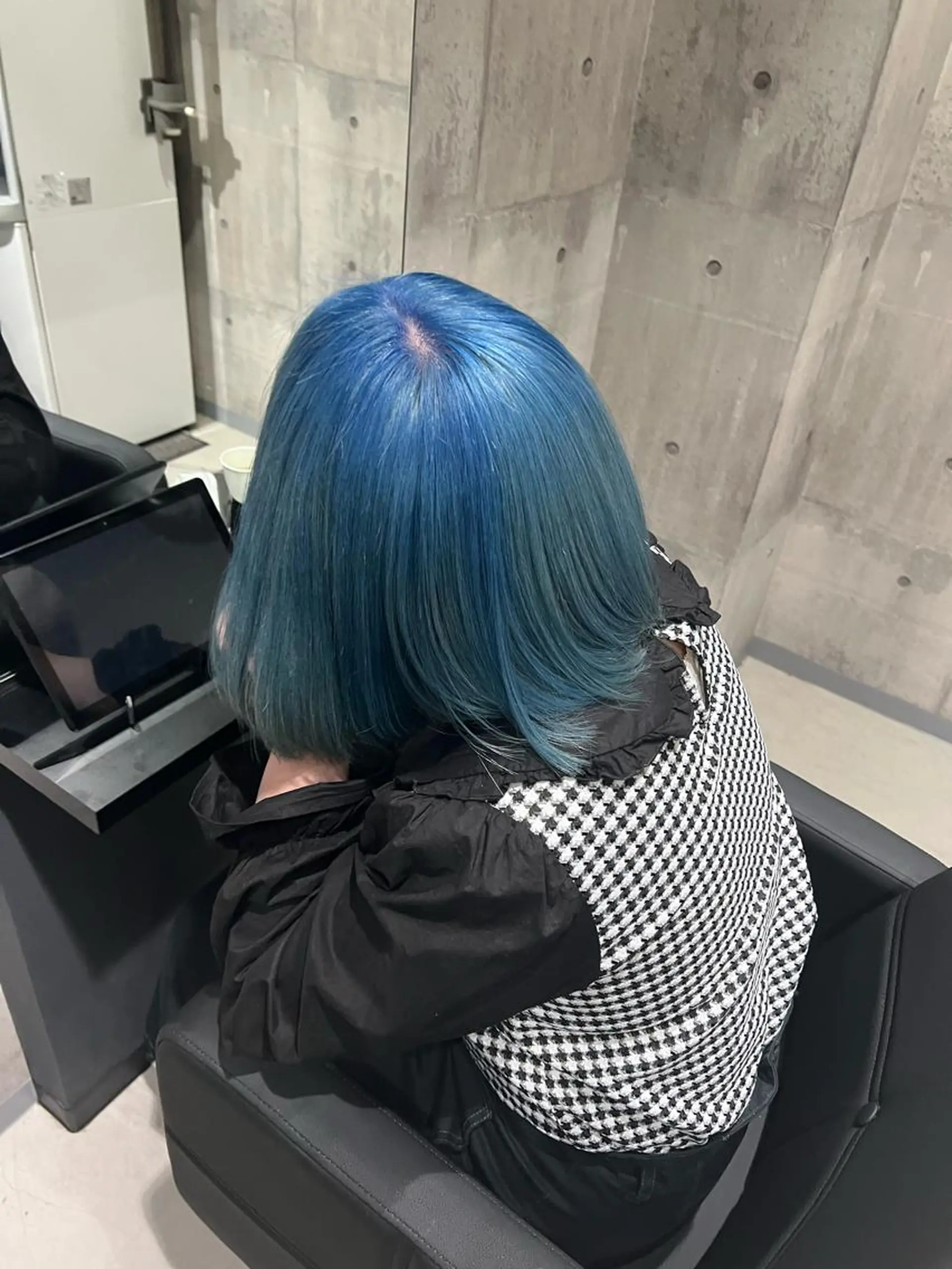 ミディアム カラー ブルーカラー mimiiy梅田 中崎町ハイトーンのヘアスタイル