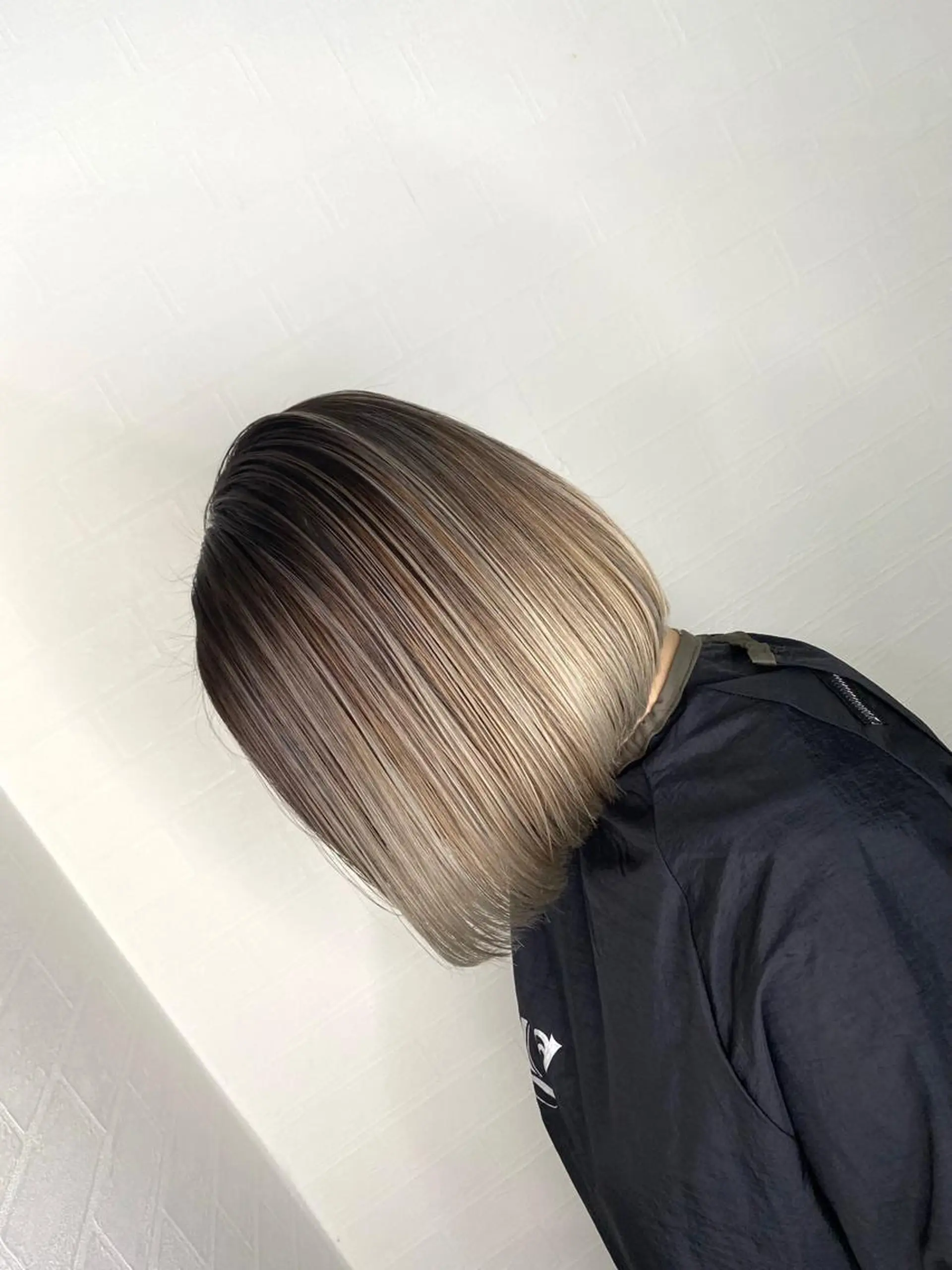 ショート カラー バレイヤージュ ブリーチ 透明感カラー ハイトーンカラー レイヤーカット XELVE所属・髪質改善♠️ KENTAROのヘアスタイル