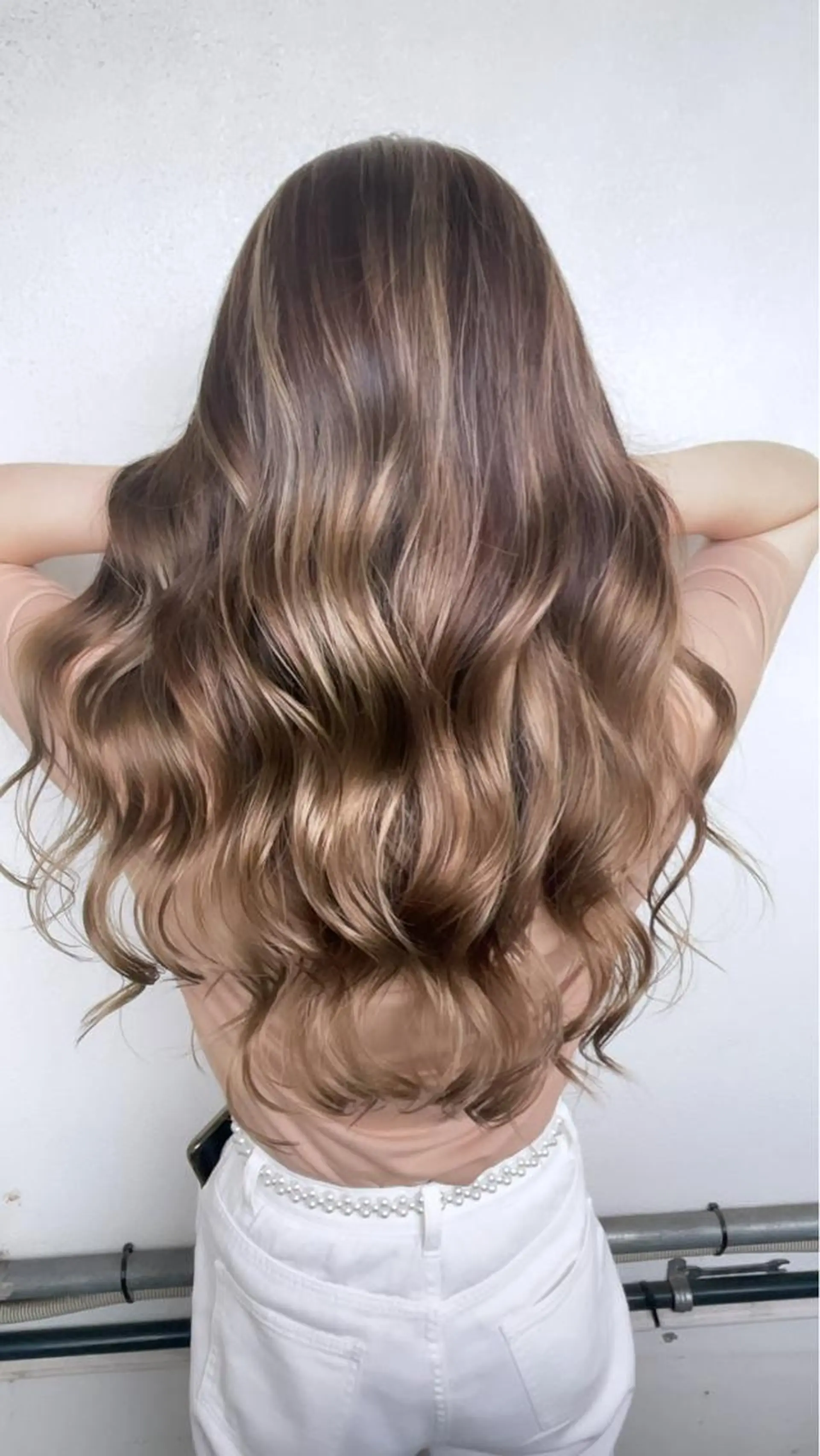 セミロング カラー ブリーチ ハイライトカラー ハイライト カット ヘアカラー アンジェリカ難波所属・的塲 優弥のヘアスタイル
