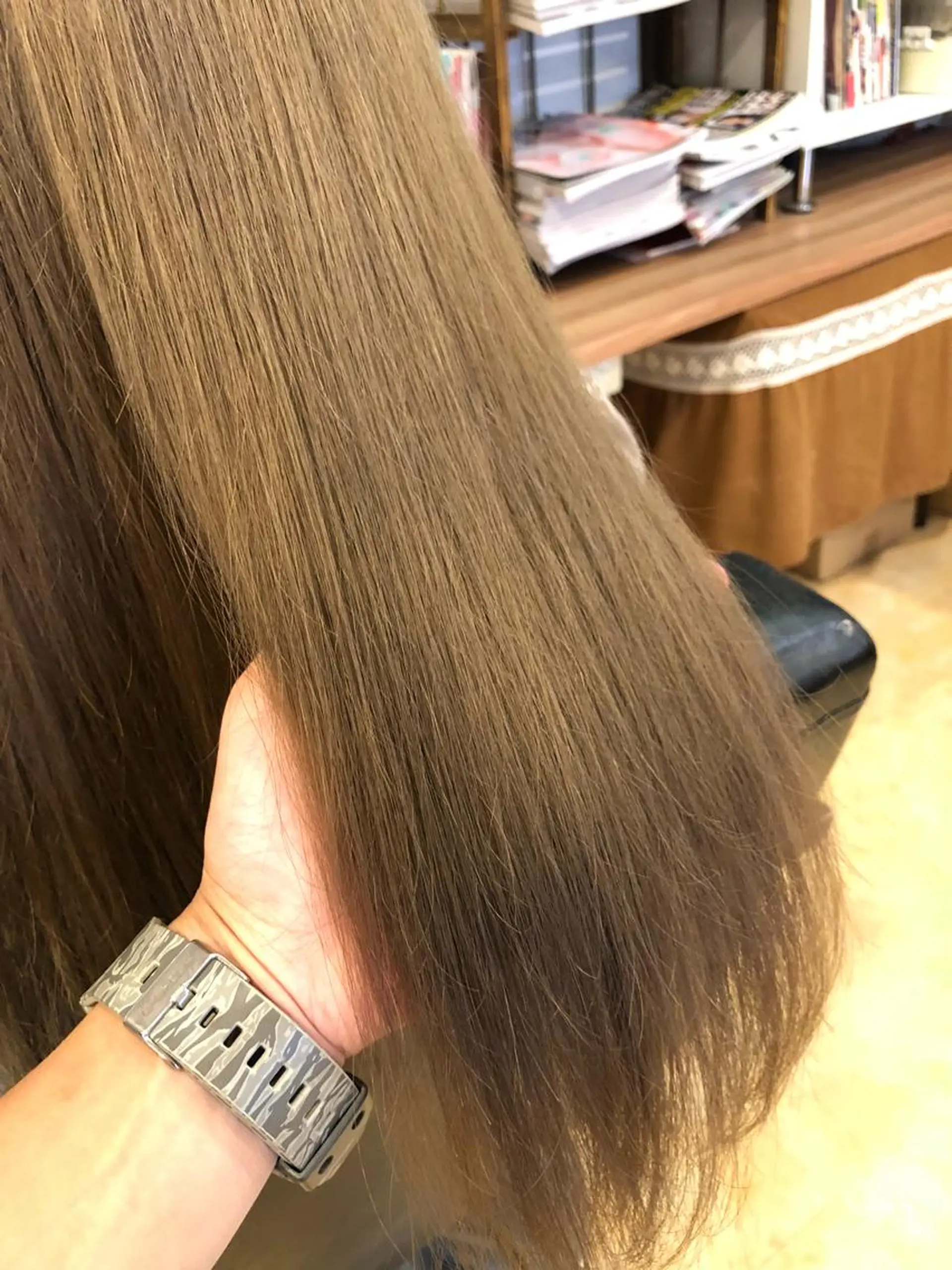 ロング カラー ベージュカラー ブリーチ ケアブリーチ ダブルカラー ミルクティーベージュ 美髪矯正 🌈髪質改善 山下のヘアスタイル