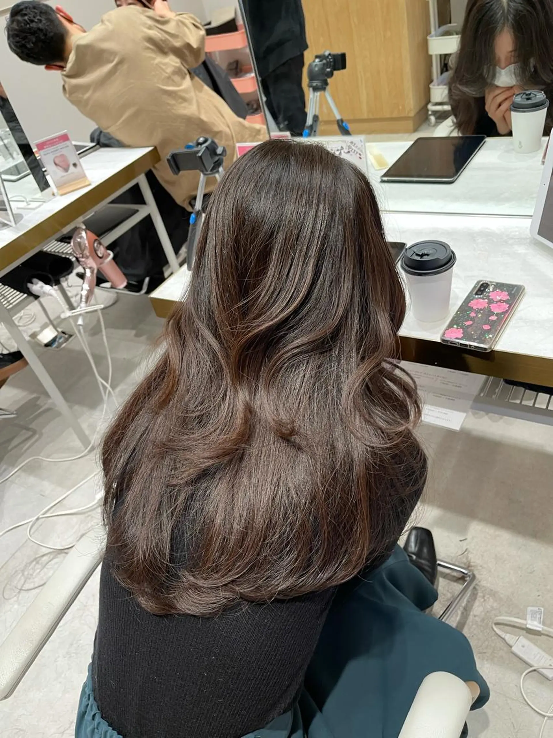 セミロング くびれヘア エギョモリ 顔まわりレイヤー 顔周りカット かきあげバング カット トリートメント ボブパーマ ウルフパーマのヘアスタイル