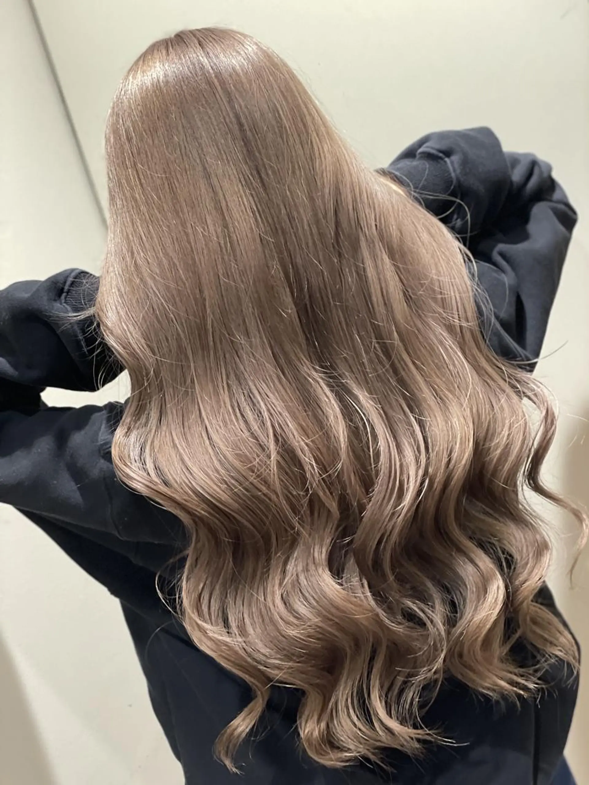 カラー ロング ベージュカラー ハイトーンカラー ペールベージュ ピンクカラー ヘアカラー トリートメント ハイトーン得意😍 FORのヘアスタイル