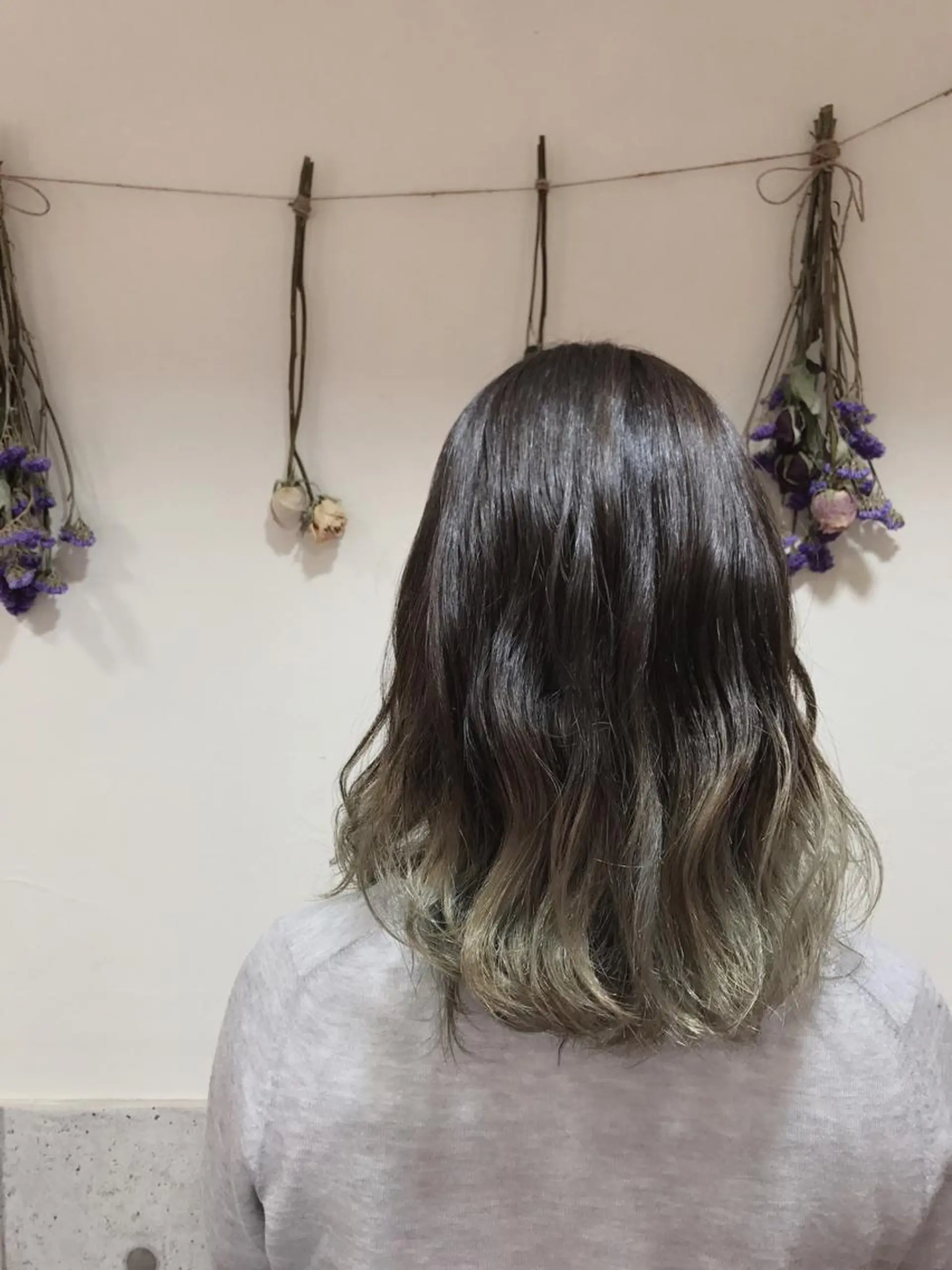 ミディアム カラー ブリーチ LOST CITY 横浜所属・🪐脱白髪染め 🪐松尾菜々美のヘアスタイル