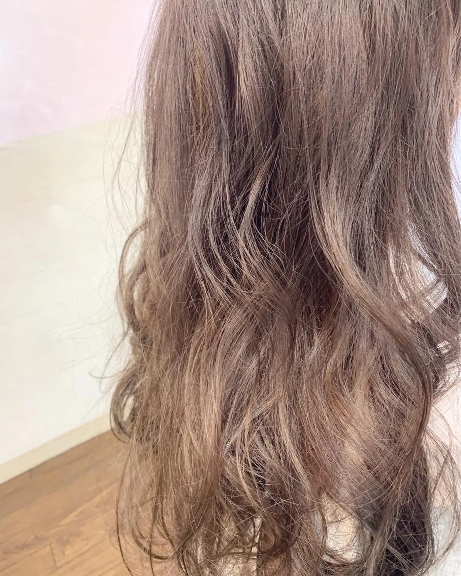 ロング カラー ベージュカラー ダブルカラー ミルキーベージュ カット ヘアカラー トリートメント 萩原 博のヘアスタイル