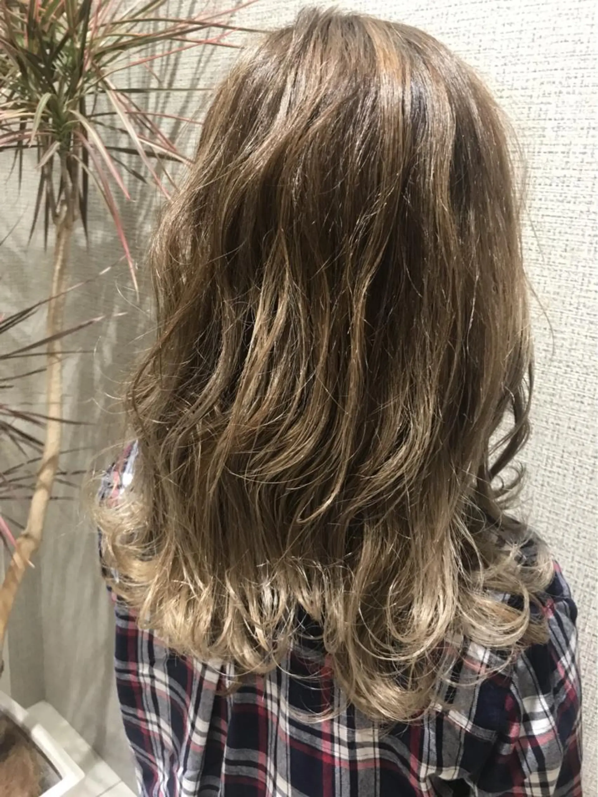 ロング カラー グラデーションカラー ハイライトカラー ハイライト 髪質改善/ハッチー ブリーチ/コタケのヘアスタイル