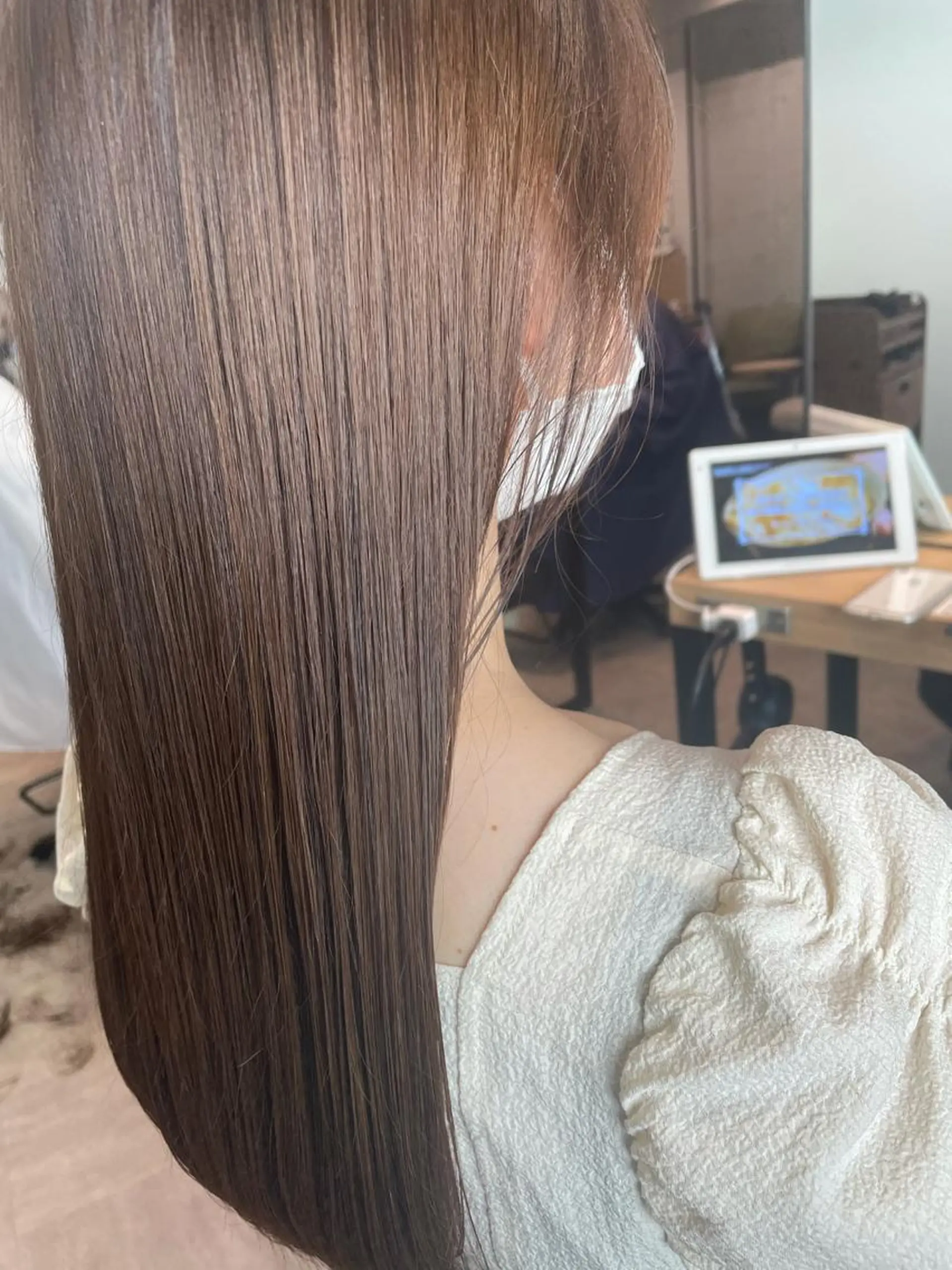 セミロング カラー カット 縮毛矯正 トリートメント ハイトーン 🌙まなみ🌙のヘアスタイル