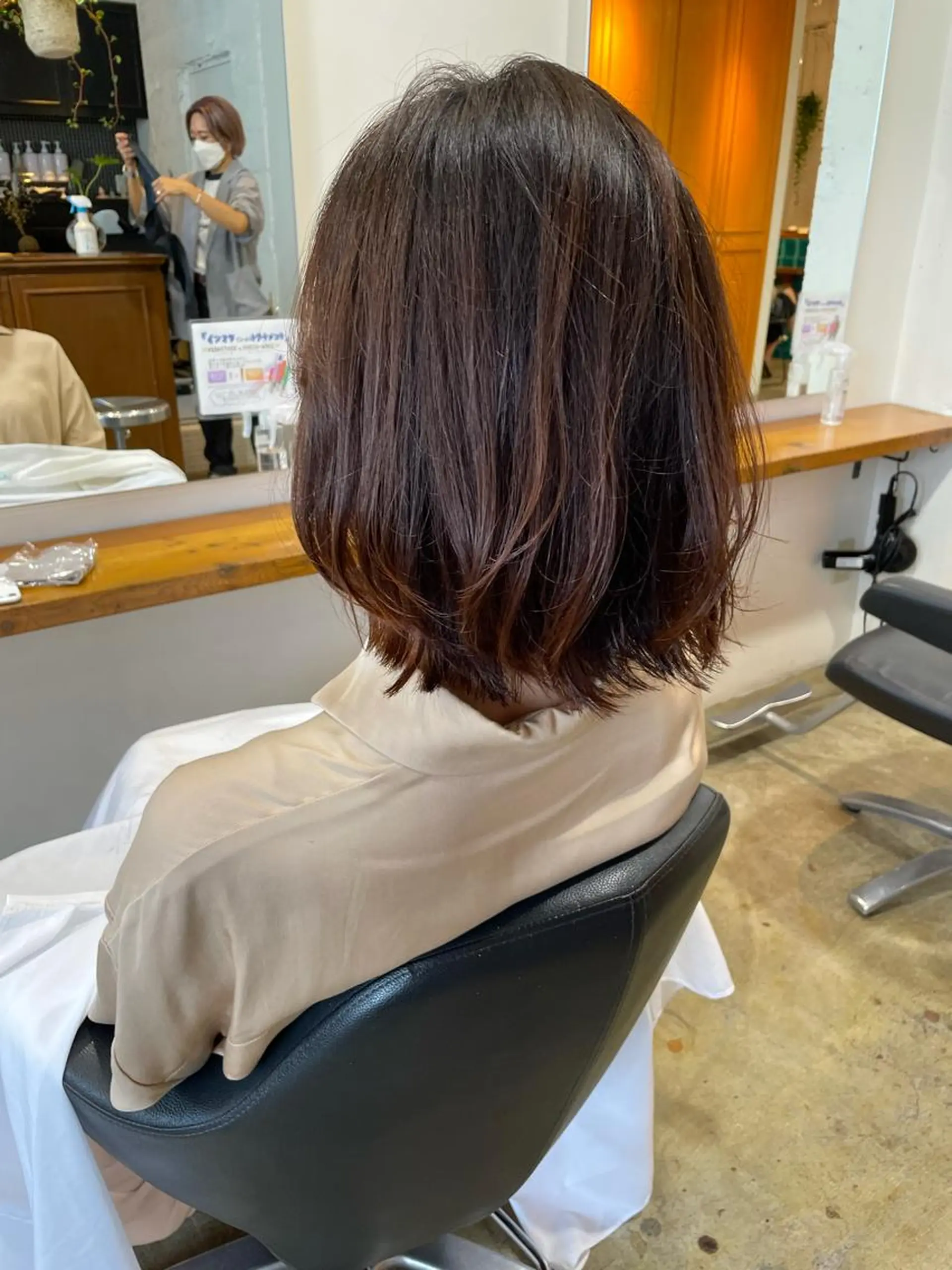 ミディアム カラー カット ヘアカラー トリートメント MIOベージュカラー 柔らかいカラーのヘアスタイル