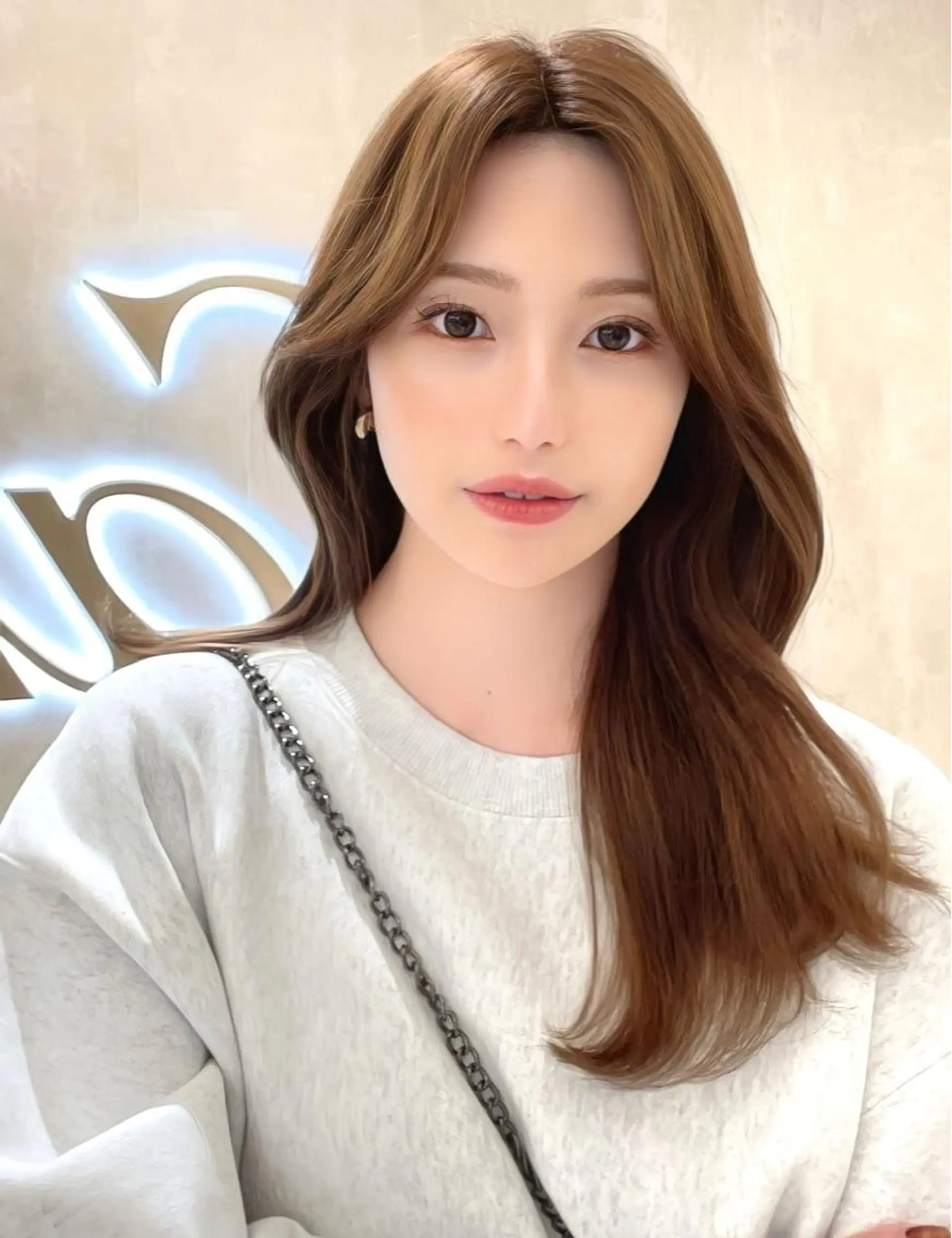 セミロング カラー エギョモリ 顔まわりレイヤー 顔周りカット ハイレイヤー ヨシンモリ カット ヘアカラー トリートメント 顔周り特化/韓国ヘア /レイヤー/吉野幸大のヘアスタイル