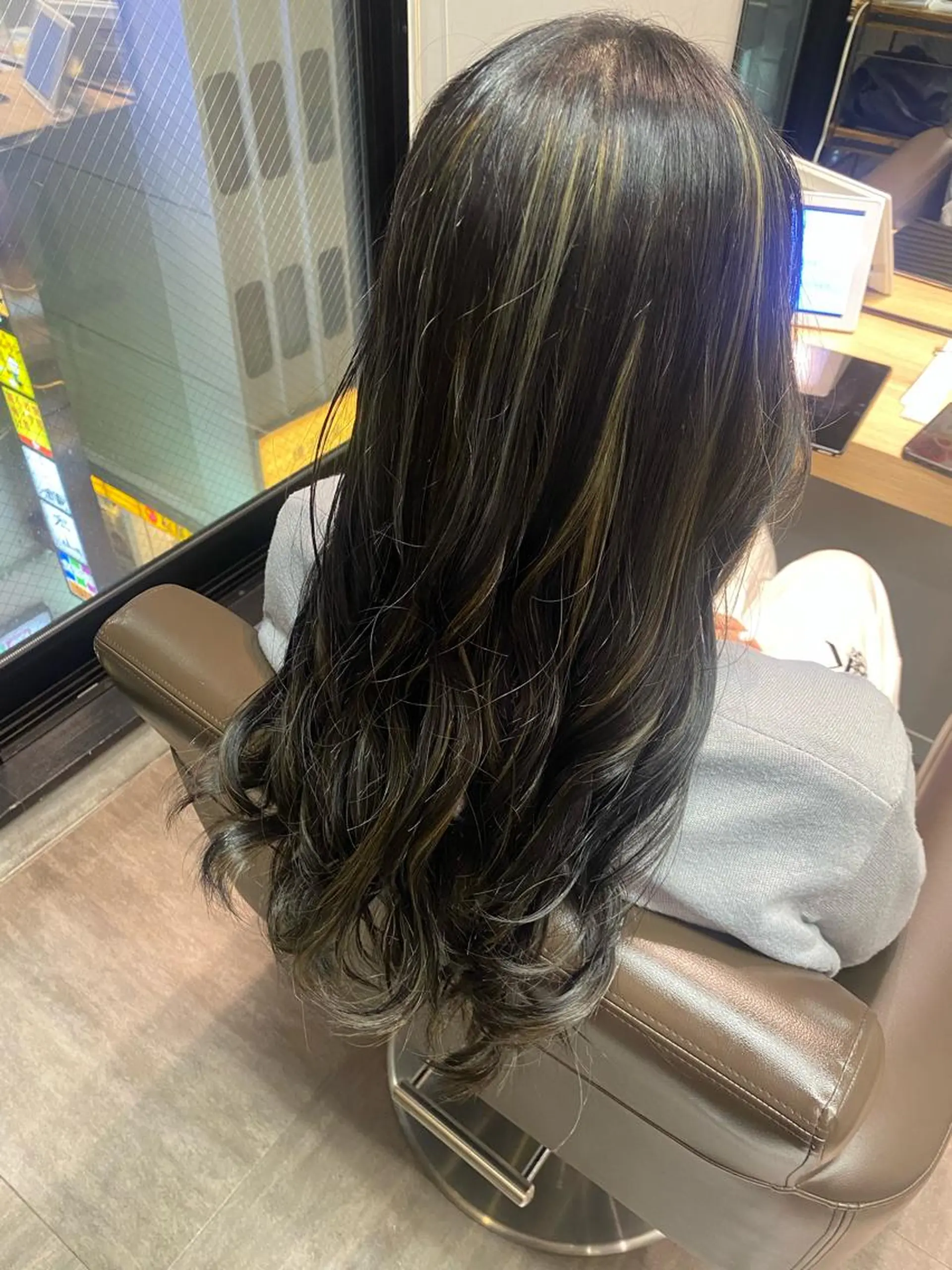 ロング ハイライト hina💟 透明感カラーのヘアスタイル