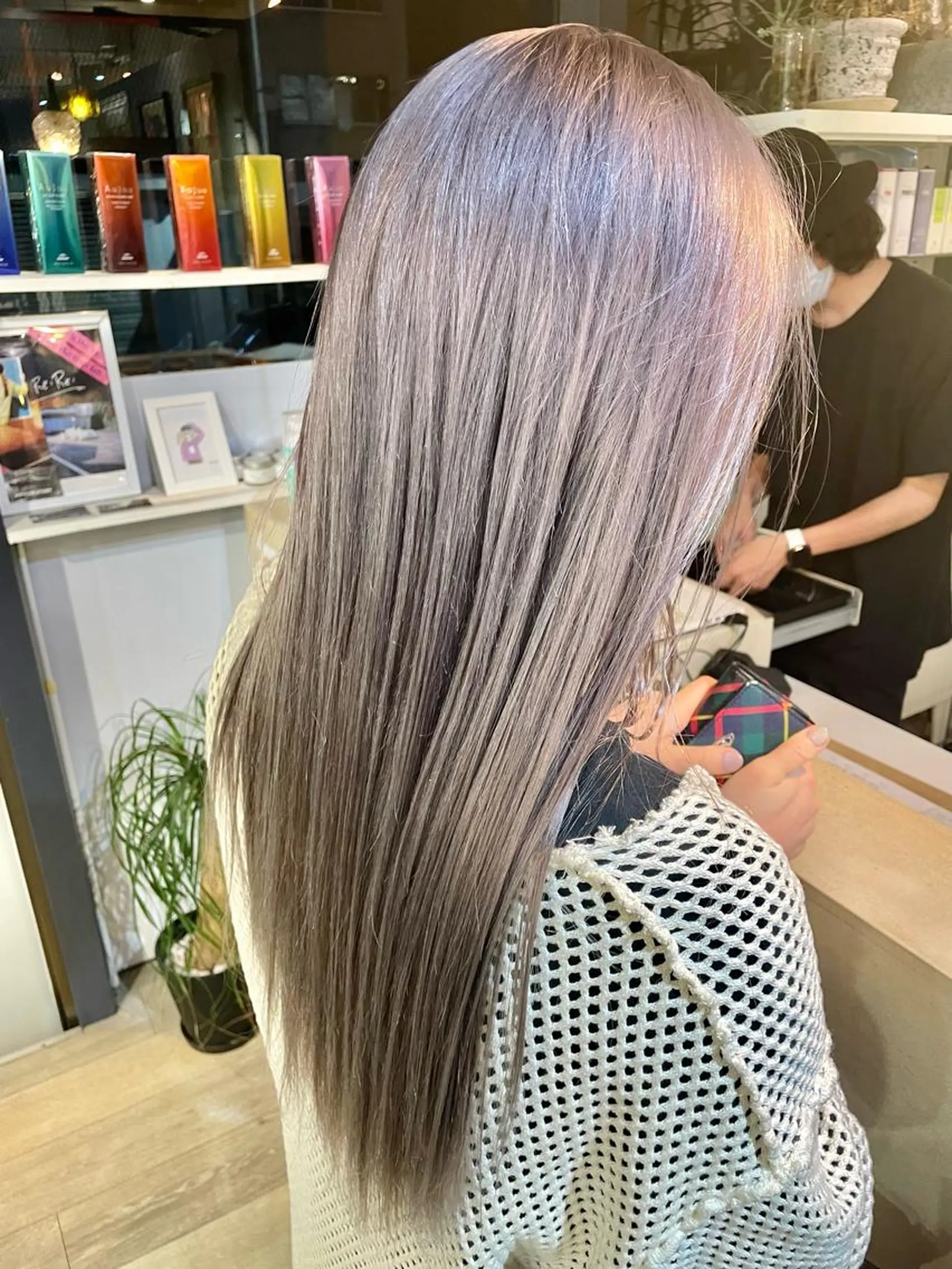 セミロング カラー シルバー カット ヘアカラー 小関 仁晴のヘアスタイル