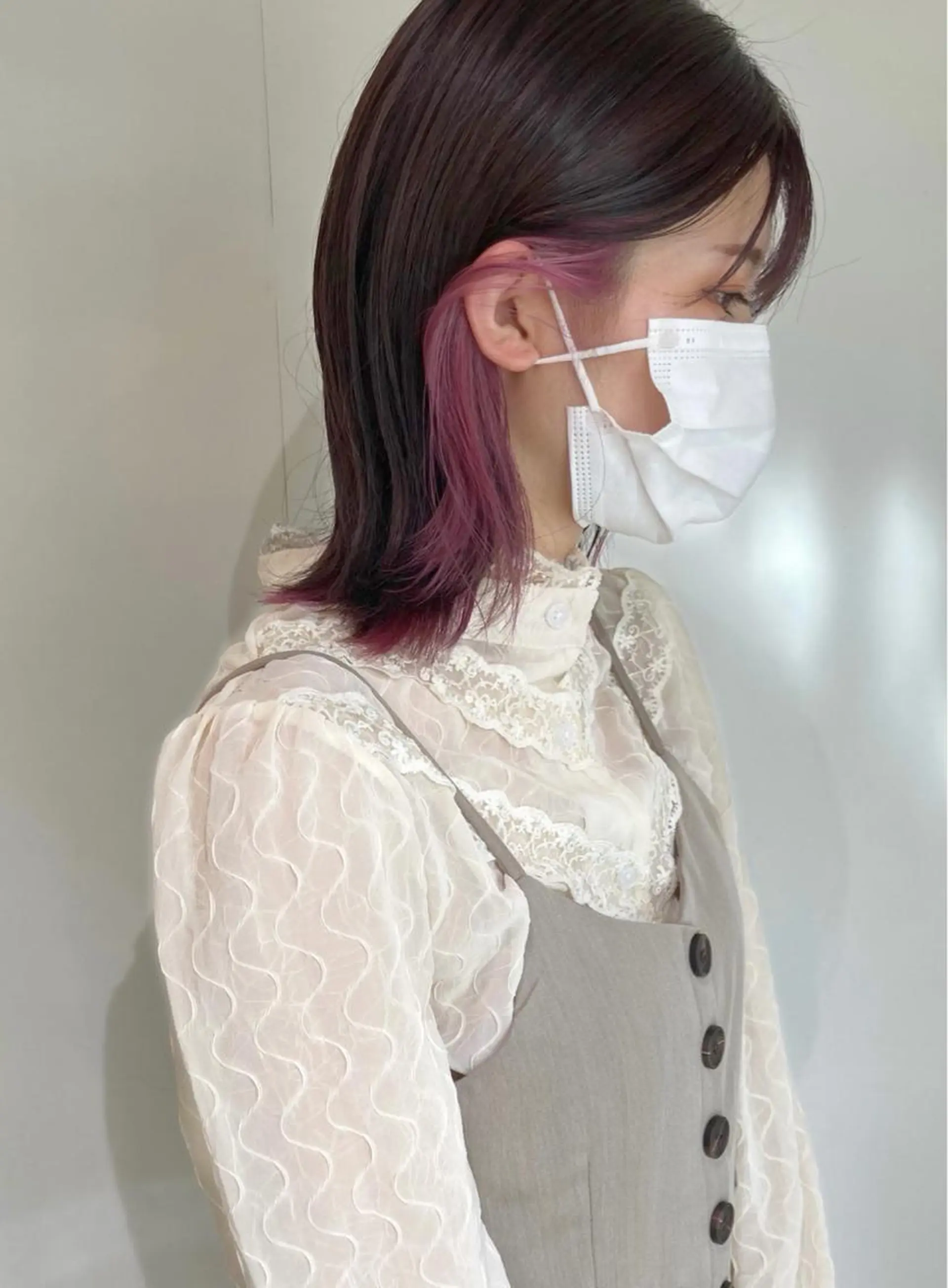 ミディアム カラー インナーカラー ピンクカラー カット ヘアカラー お洒落ベージュ🤎 代官山shibukiのヘアスタイル