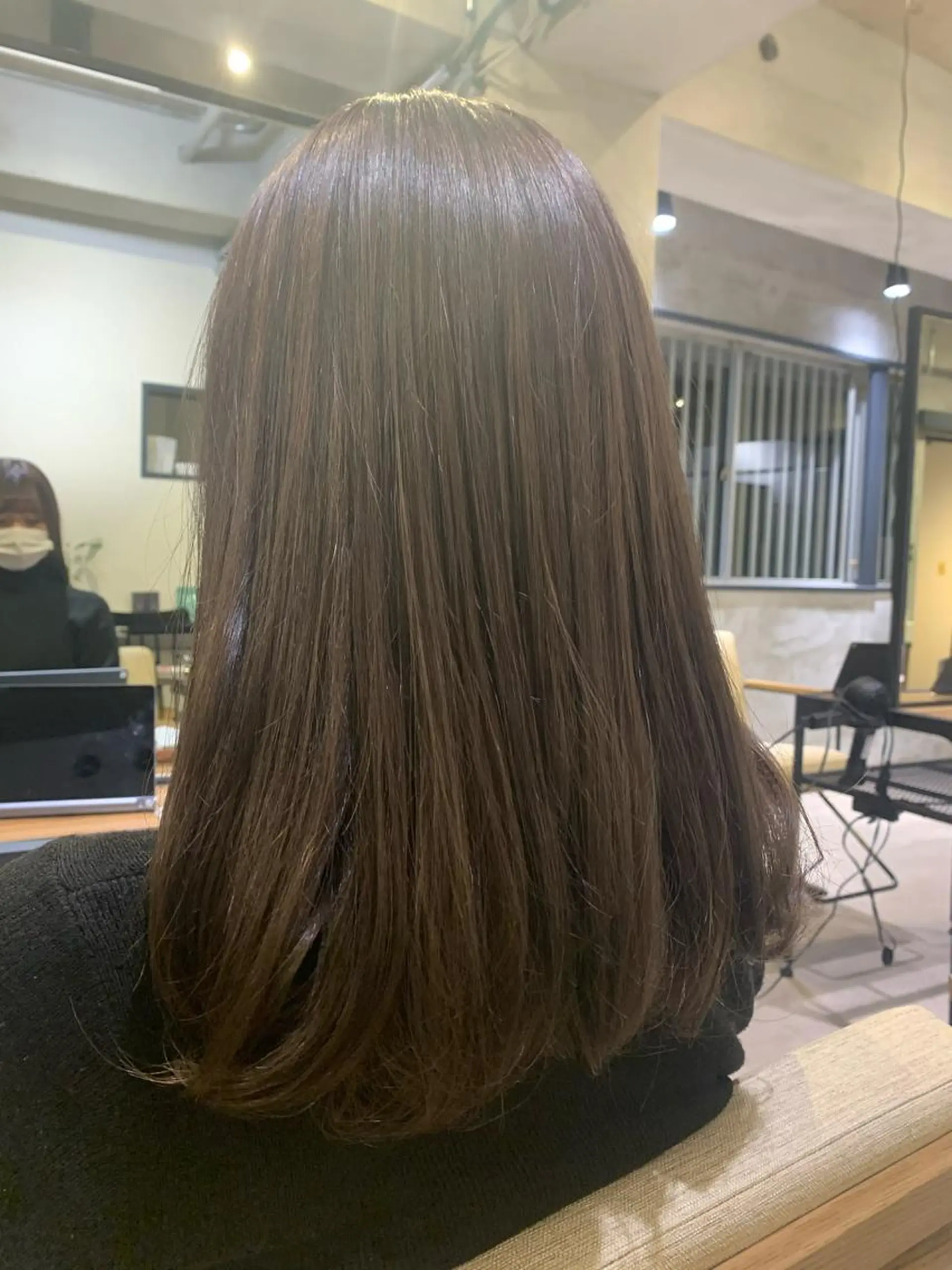 ミディアム カラー ヘアアレンジ ネイル グレージュ ミルクティーグレージュ ヘアカラー トリートメント Sia中野新橋 『JUNYA』のヘアスタイル