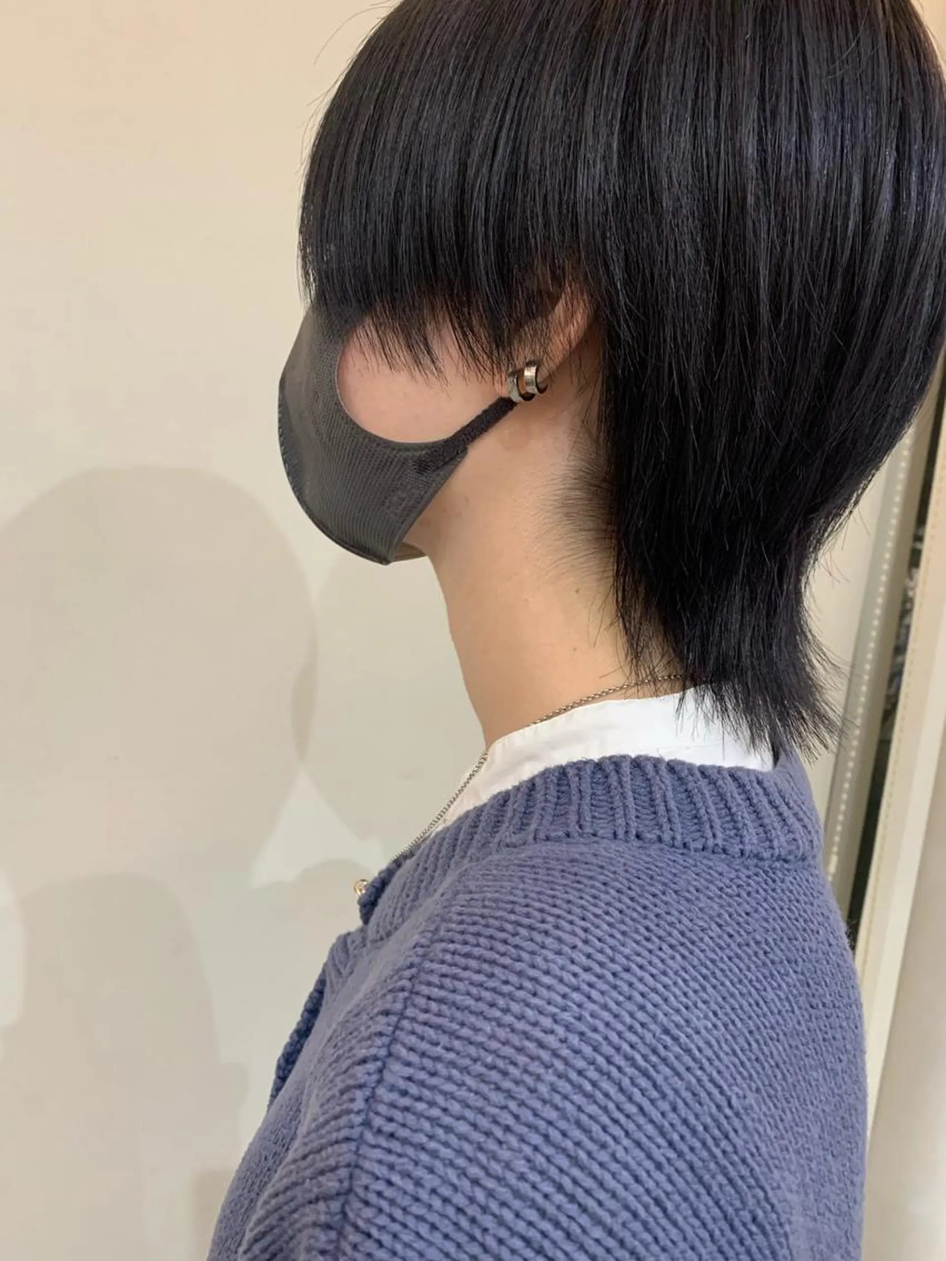 ミディアム カラー ヘアアレンジ 黒髪 ブルーカラー ブルーブラック グレージュ ウルフカット カット ヘアカラー 今村公介 ブリーチ特化、派手髪のヘアスタイル