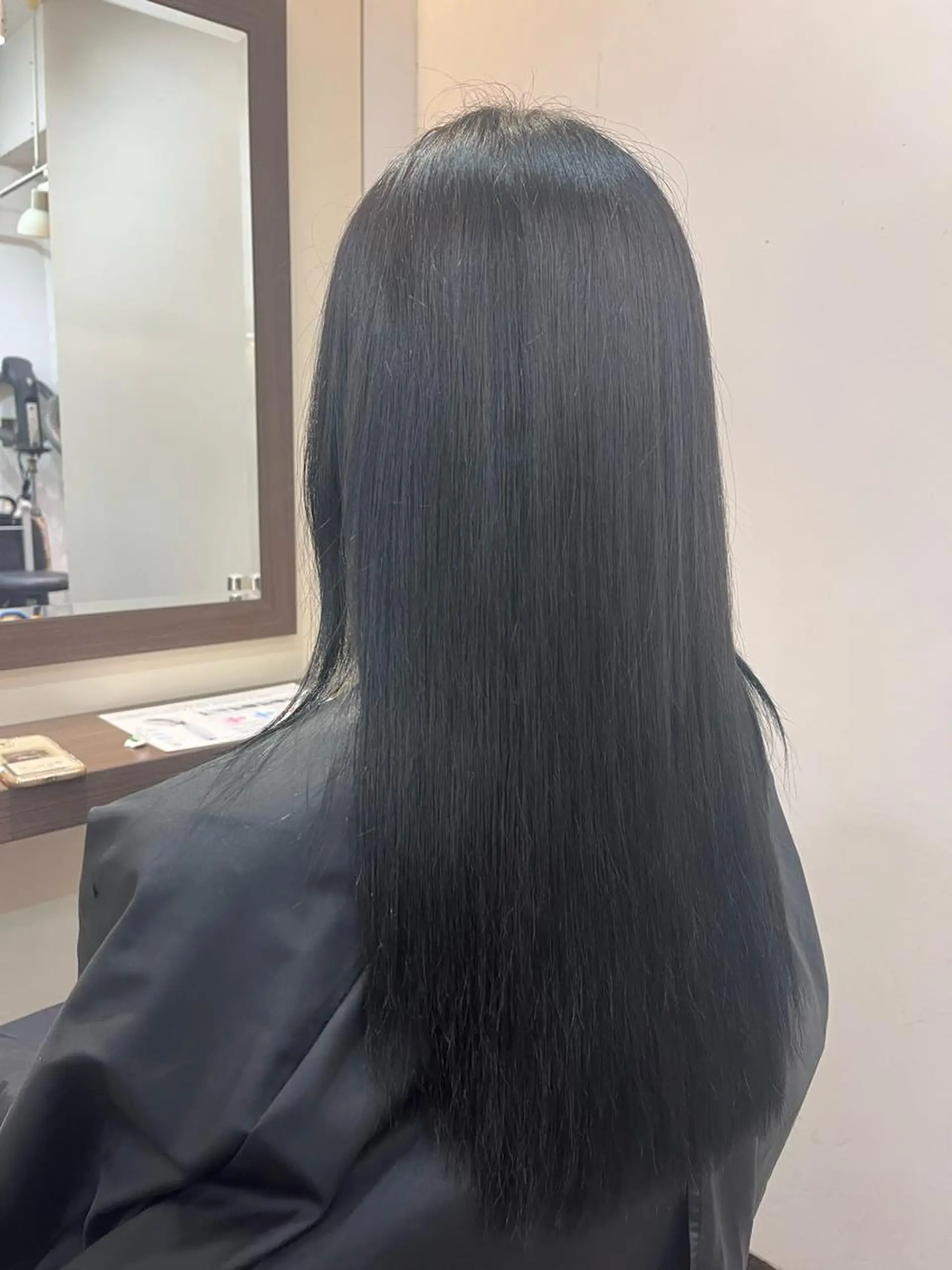 ロング カラー ベージュカラー 黒髪 ブリーチ ブルーカラー ブルーブラック 酸性ストレート 🤍🎀honokaのヘアスタイル