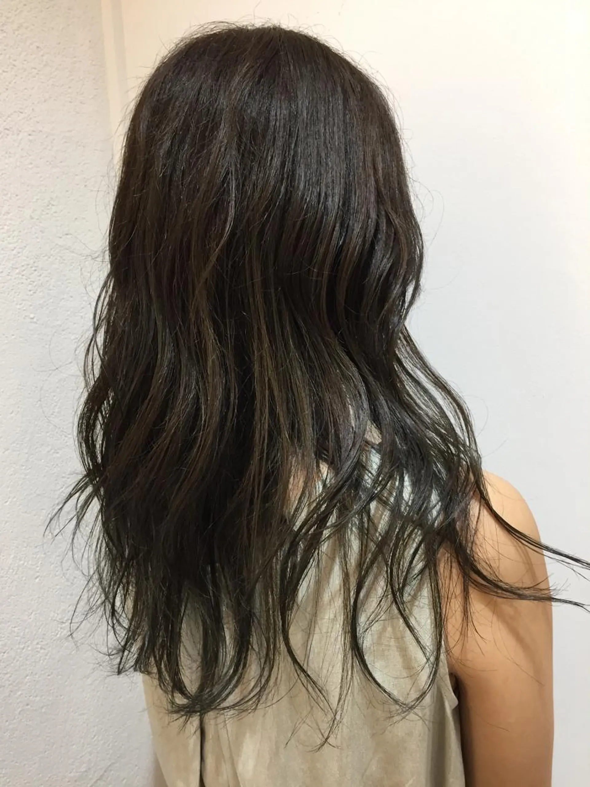 ロング カラー オリーブグレー VanCouncil 千種所属・大竹 穂香のヘアスタイル
