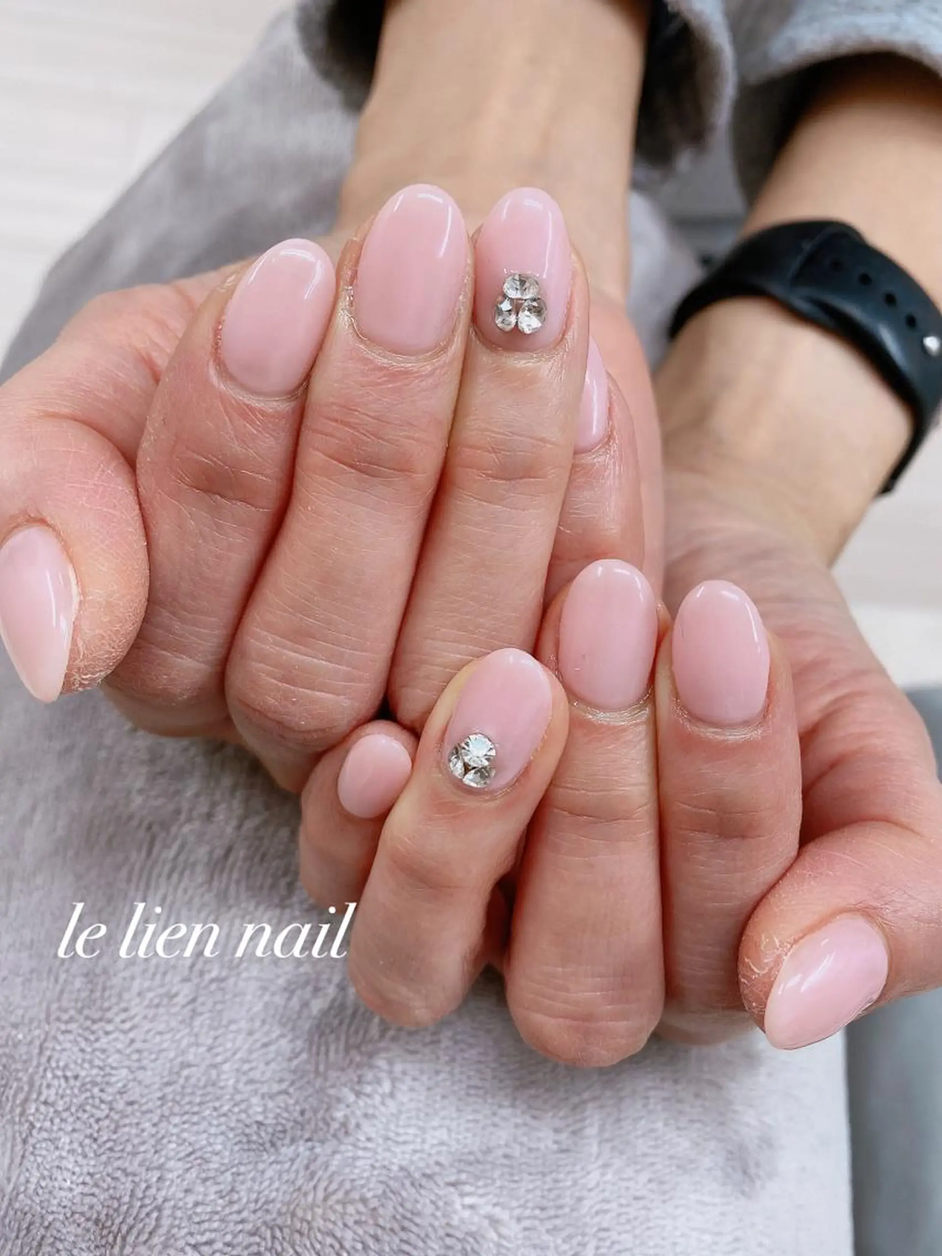 ネイル ワンカラーネイル ピンク ストーンネイル le lien nailのネイルデザイン