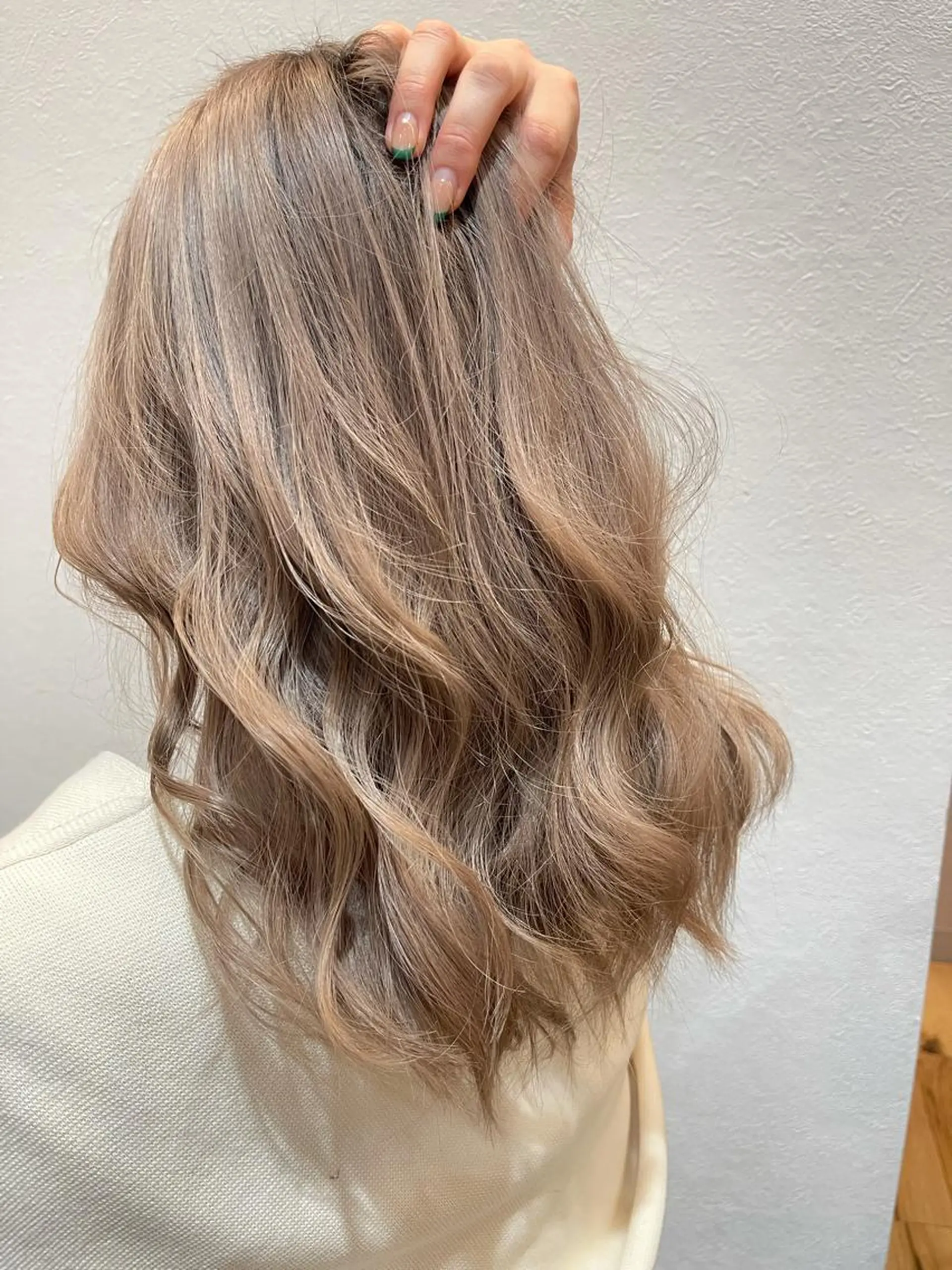 セミロング ヘアカラー enn.bleach by t.a.g所属・碇山 楓己のヘアスタイル