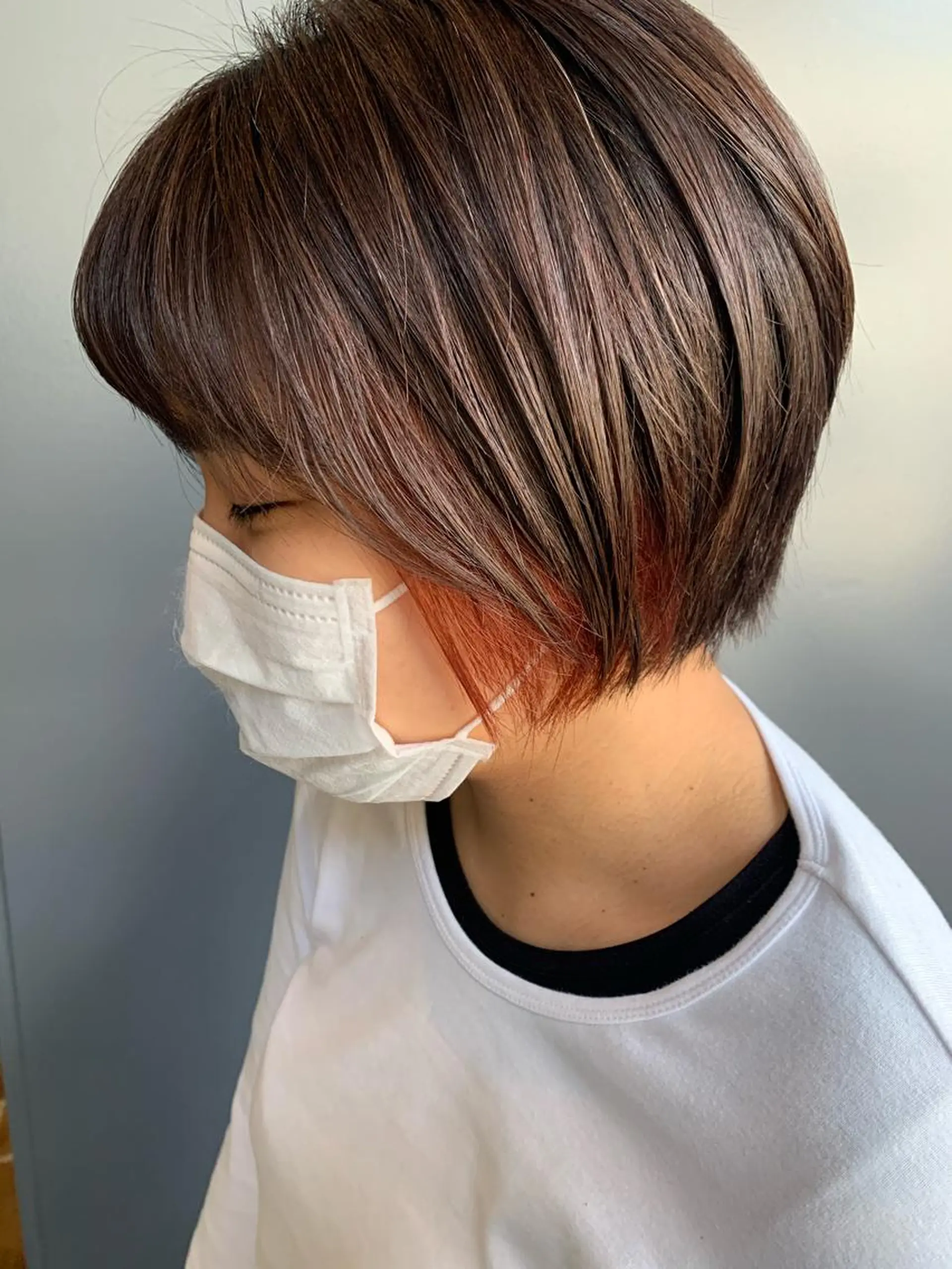 ショート カラー ヘアアレンジ ミストバング ブリーチ イヤリングカラー インナーカラー サナ🌱 切りっぱなしボブのヘアスタイル