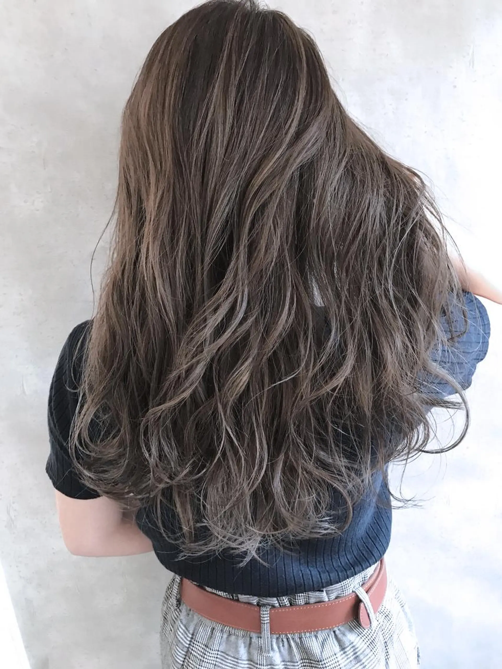 ロング カラー MOU namba ムウナンバのヘアスタイル