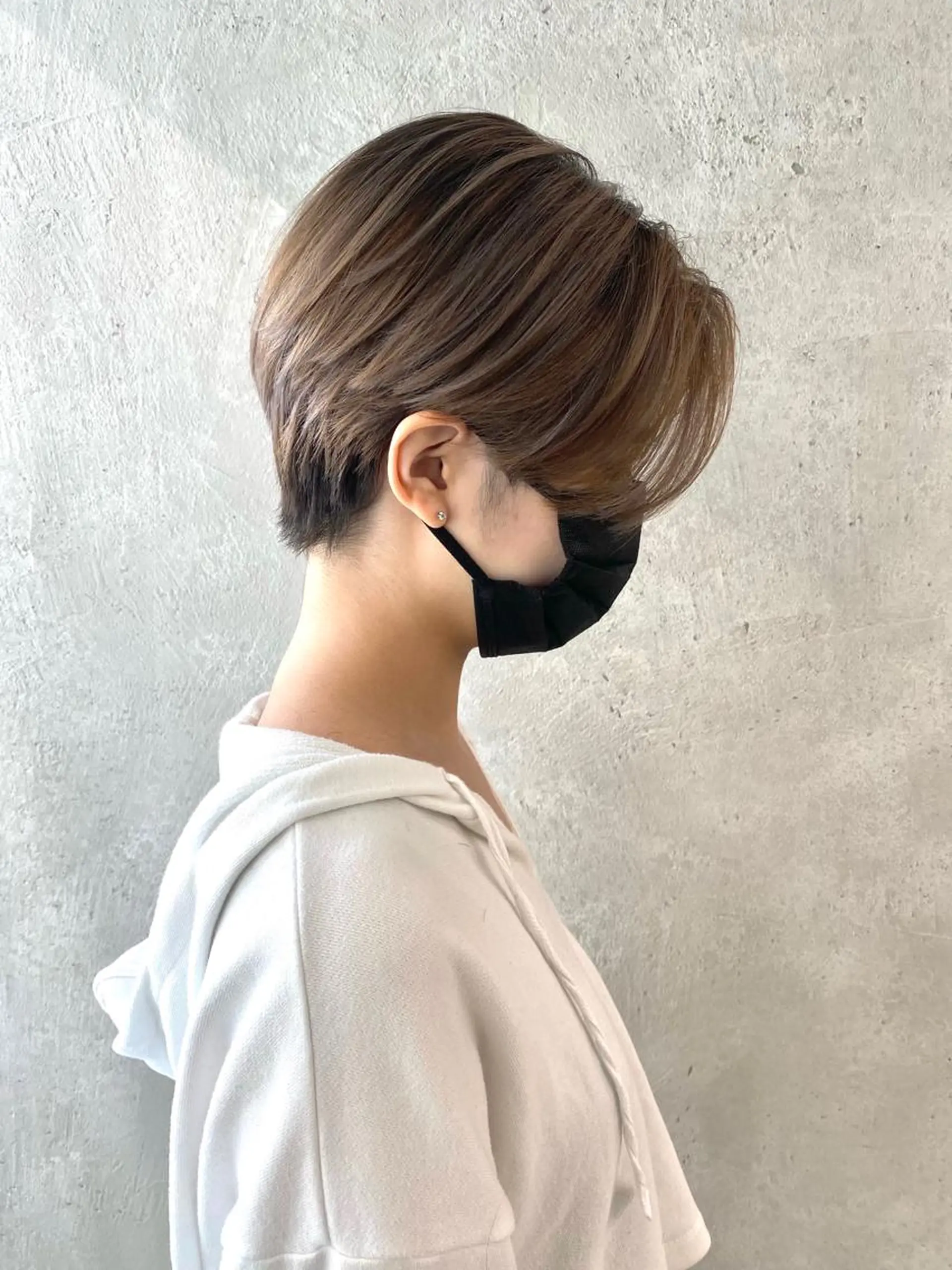 ショート カラー ハンサムショート ベージュカラー ミルクティーベージュ ショートヘア カット ヘアカラー トリートメント シェアサロン　salowin所属・✨ブリーチなし透明感 カラー🥇ユースケのヘアスタイル
