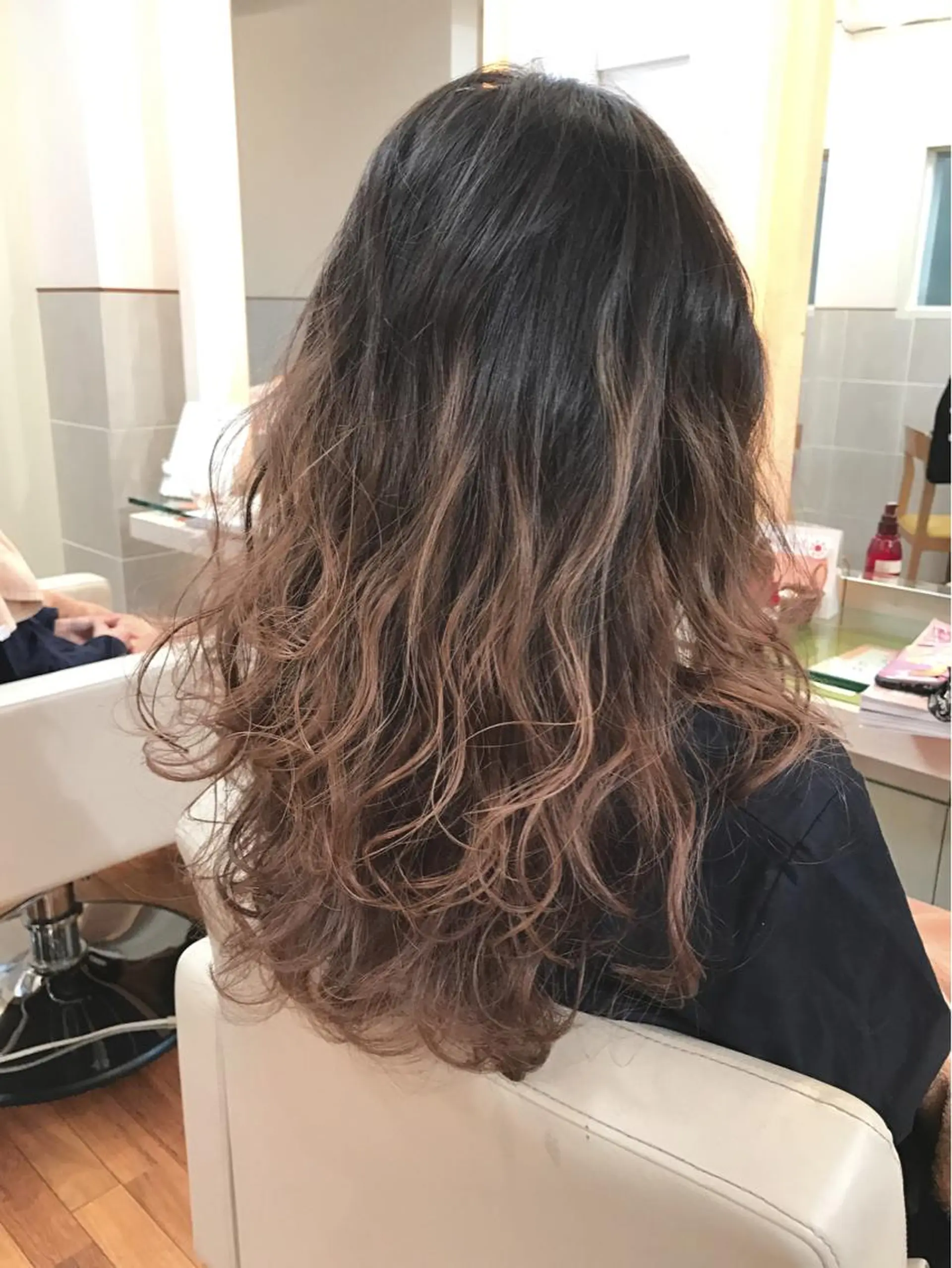 ロング カラー グラデーションカラー やまだ まいのヘアスタイル