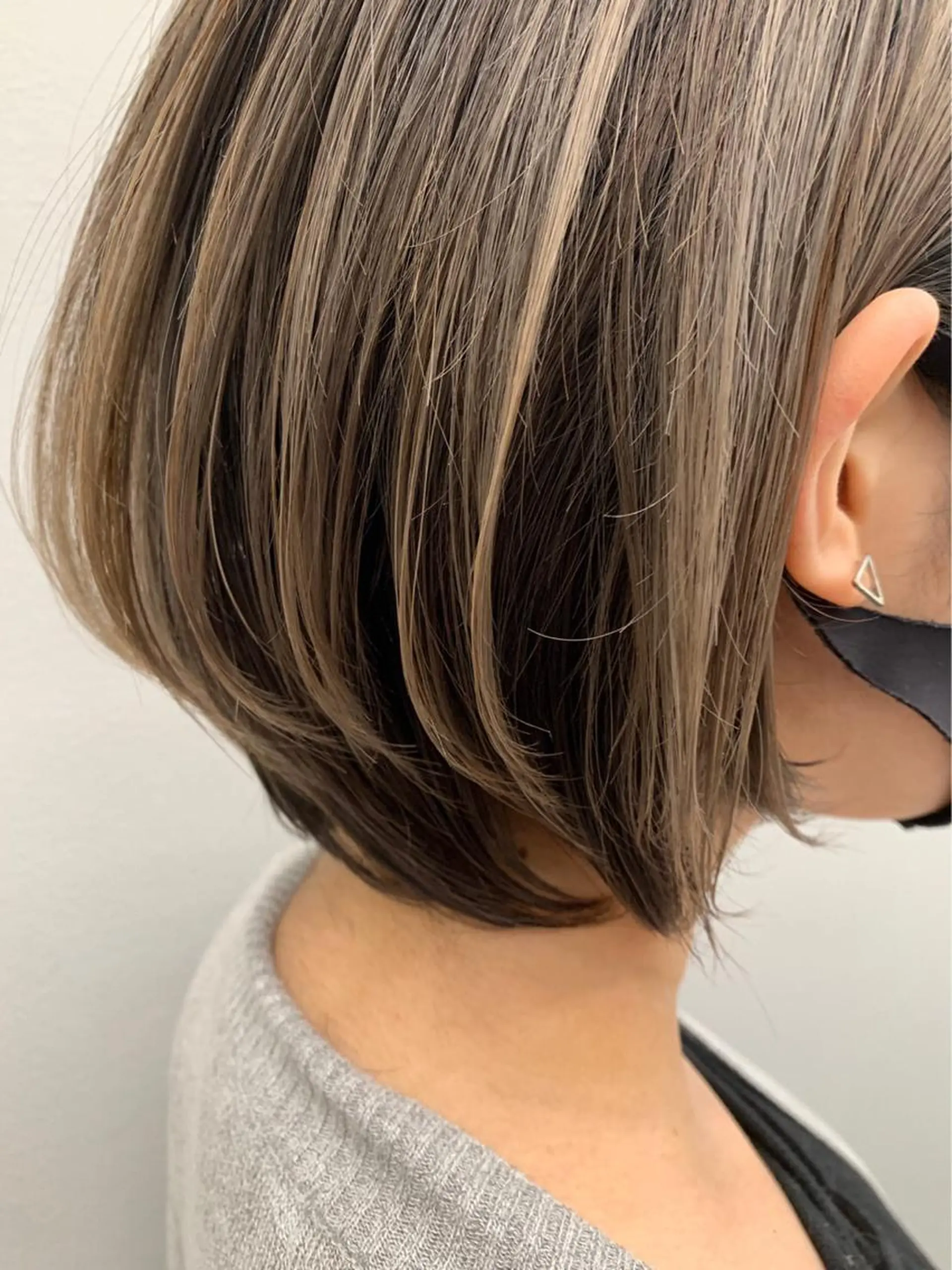 カラー ハイライトカラー オリーブカラー ボブ 髪質改善 レイヤーカット 早崎太生のヘアスタイル