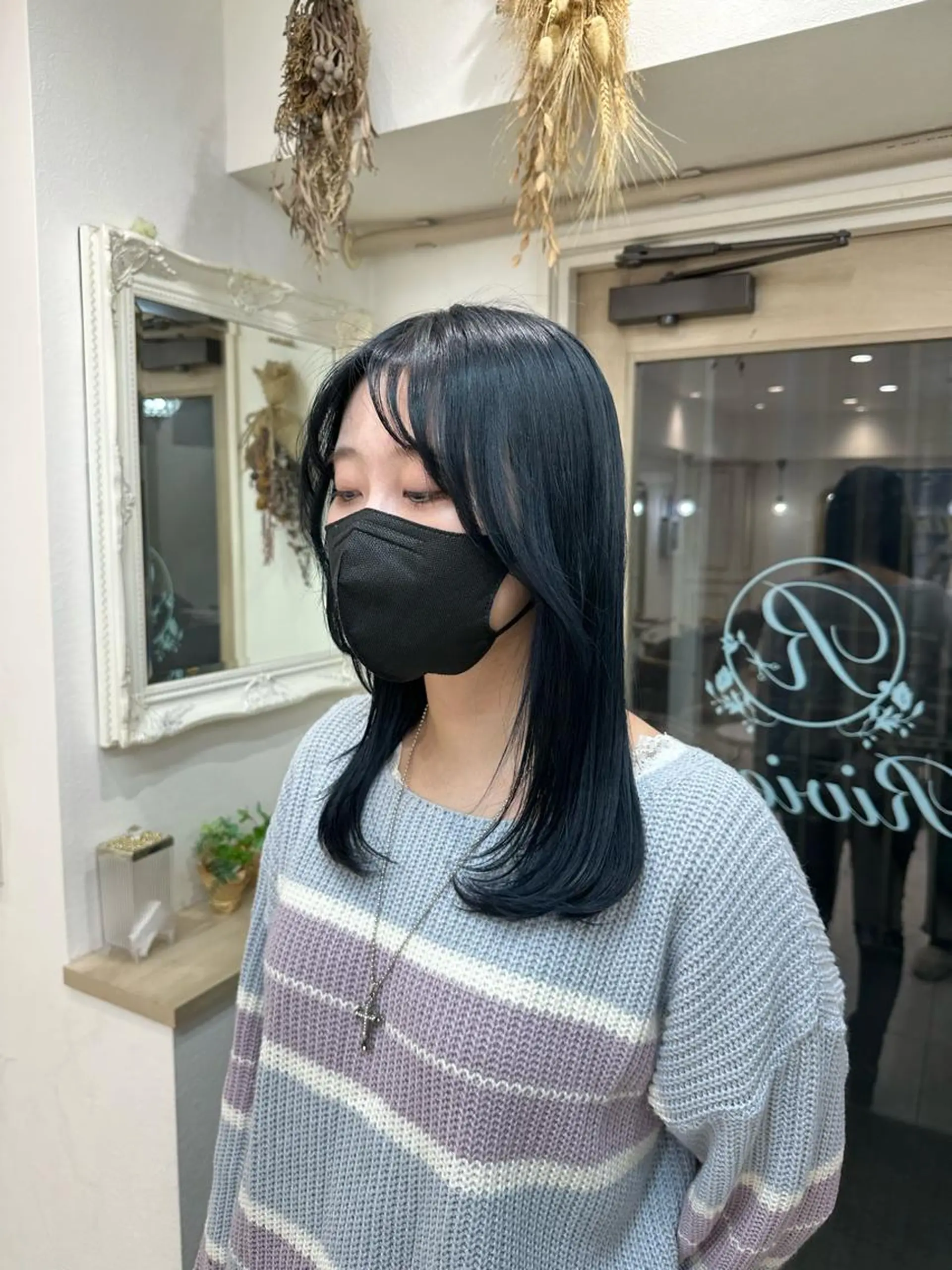 セミロング cinq PROJECT所属・ミルクティーベージュ /三村克彦のヘアスタイル