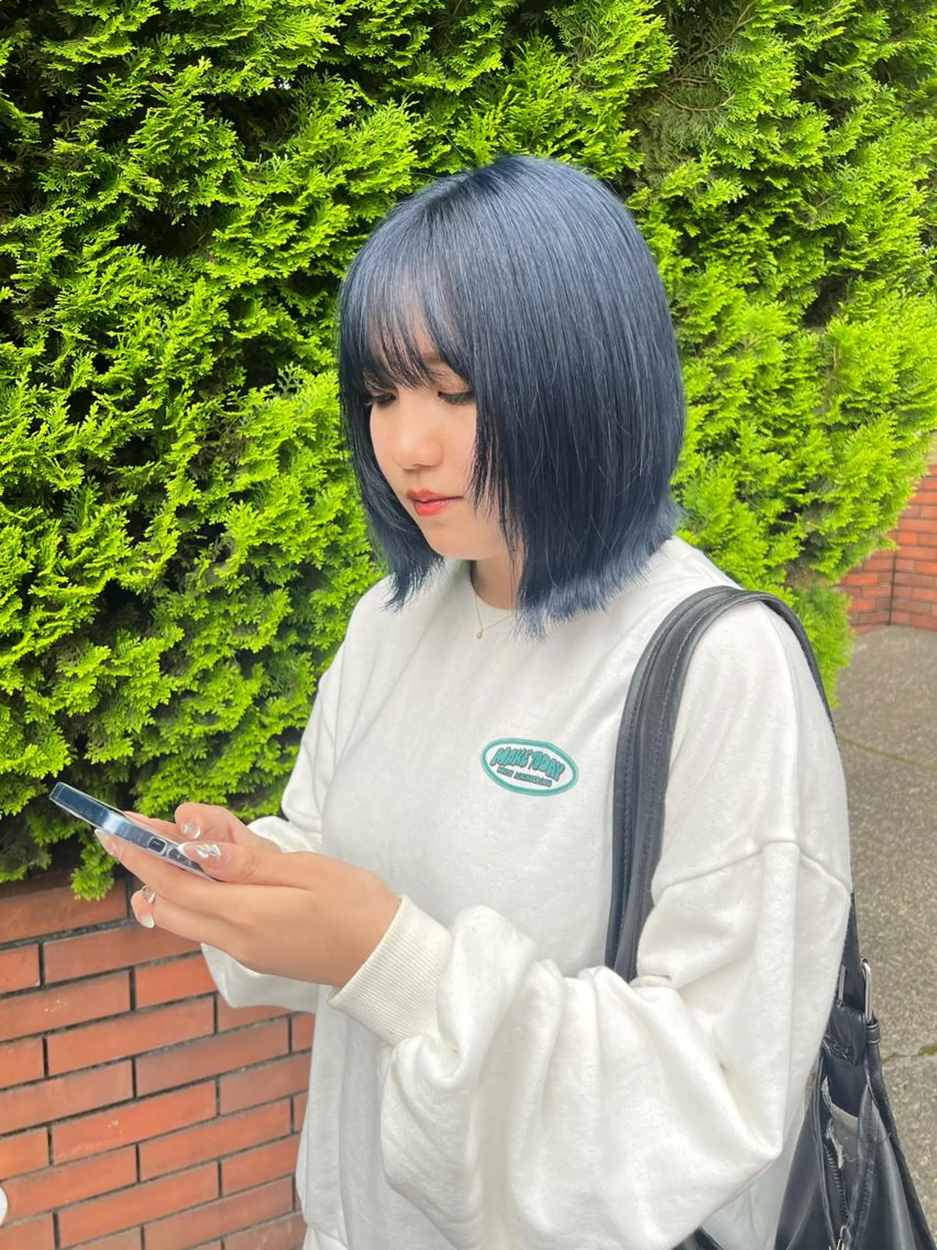 ミディアム カラー ネイビーカラー シルバー je suis heureuse所属・ハイライトカラー 🌀ゆい❣️のヘアスタイル