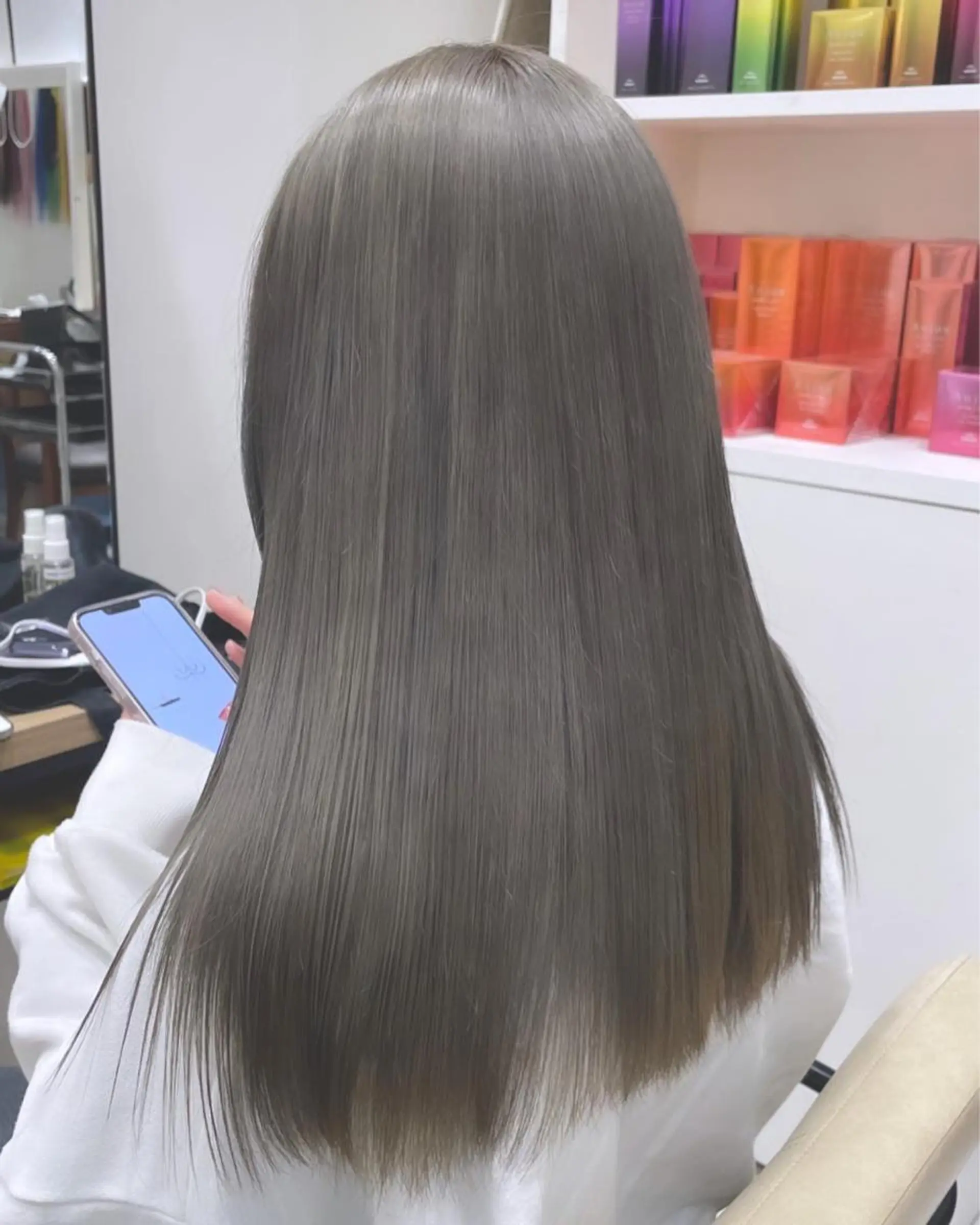 セミロング カラー ダブルカラー グレージュ アイスグレージュ ハッシュカット レイヤー池袋のヘアスタイル