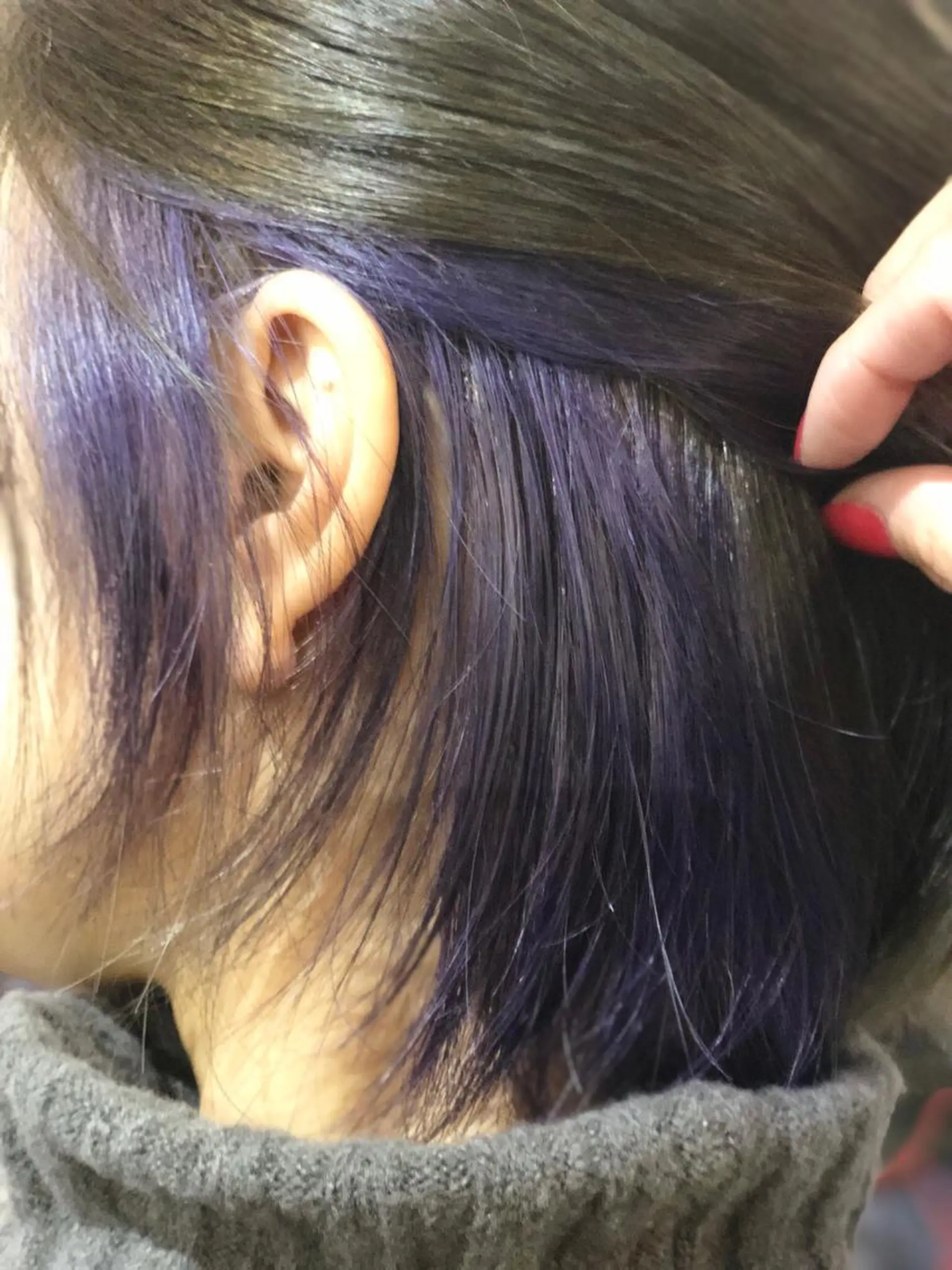 ミディアム カラー ブリーチ グレージュ インナーカラー バイオレットカラー vi viのヘアスタイル