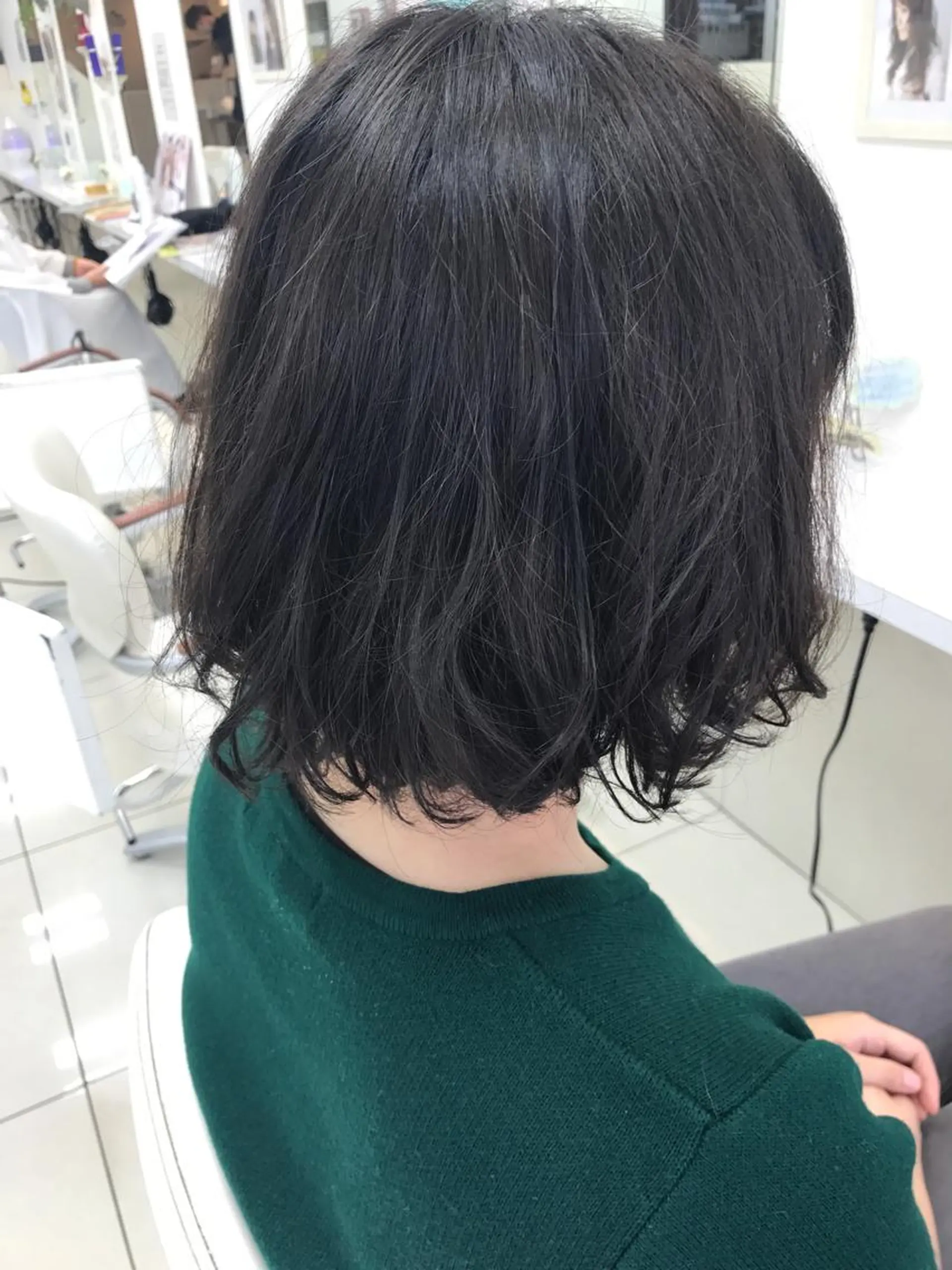ショート パーマ 艶髪ハイトーンカラー 💘kazueのヘアスタイル