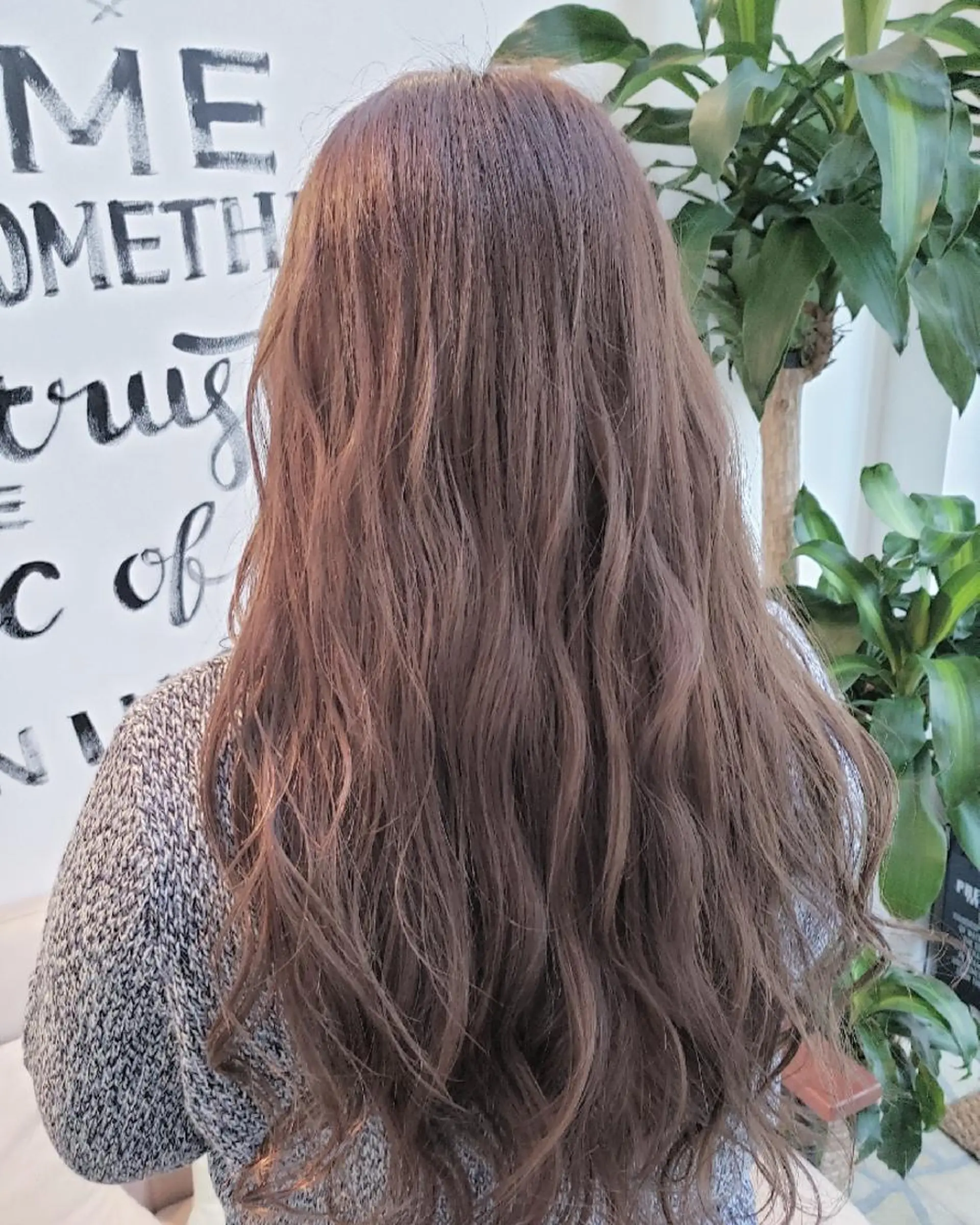 ロング カラー 透明感カラー グレージュ ハイライトカラー ハイライト ヘアカラー Luana 矢場町のヘアスタイル