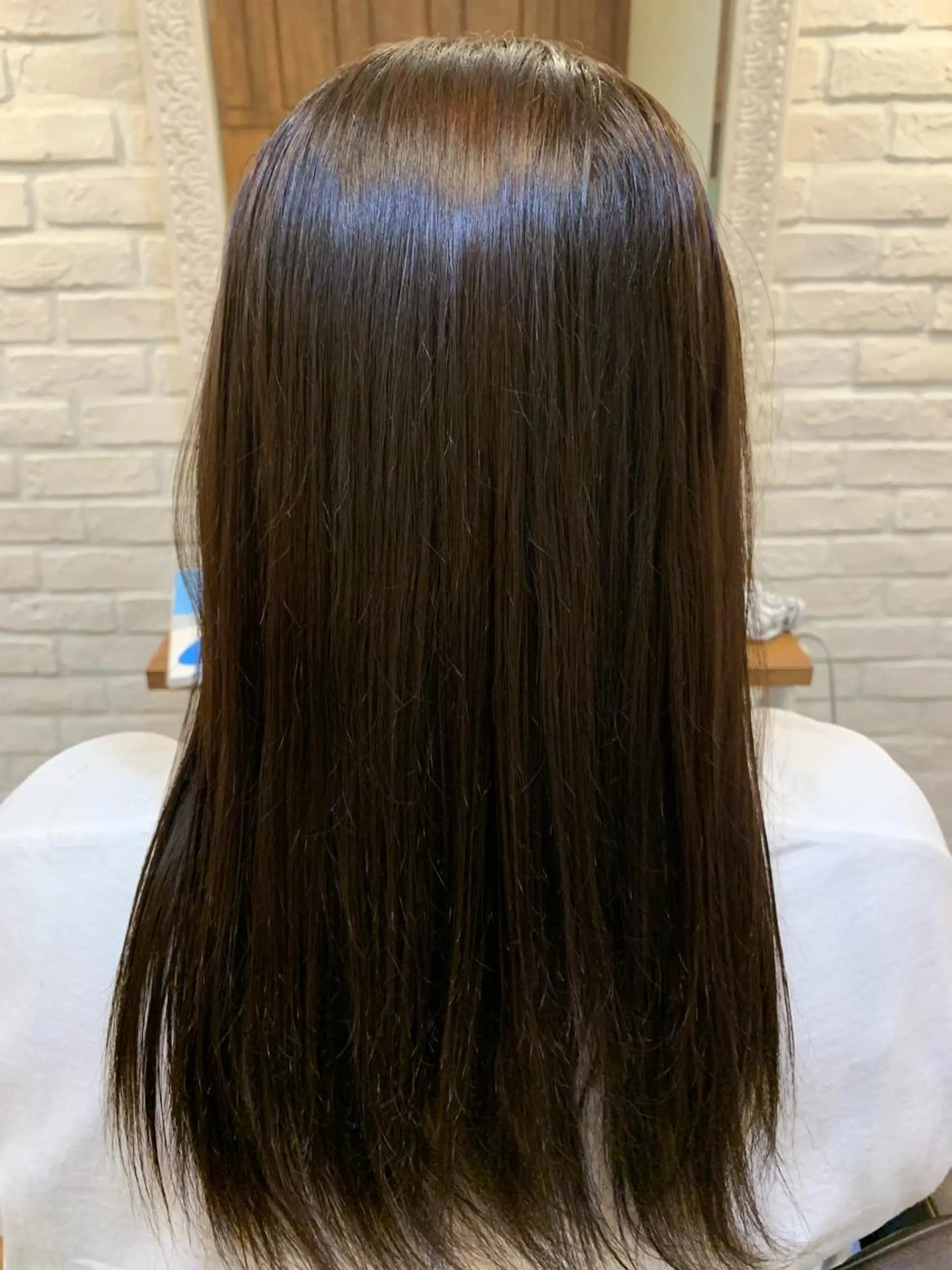 ロング カラー グレージュ 飯塚 沙衣のヘアスタイル
