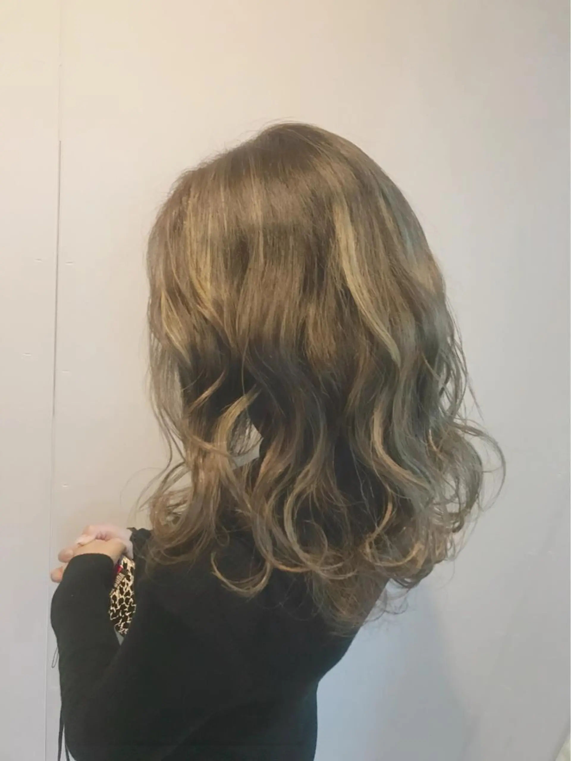 ミディアム カラー ヘアアレンジ アッシュ ブリーチ ハイライトカラー ハイライト topstylist 芳賀みなみのヘアスタイル