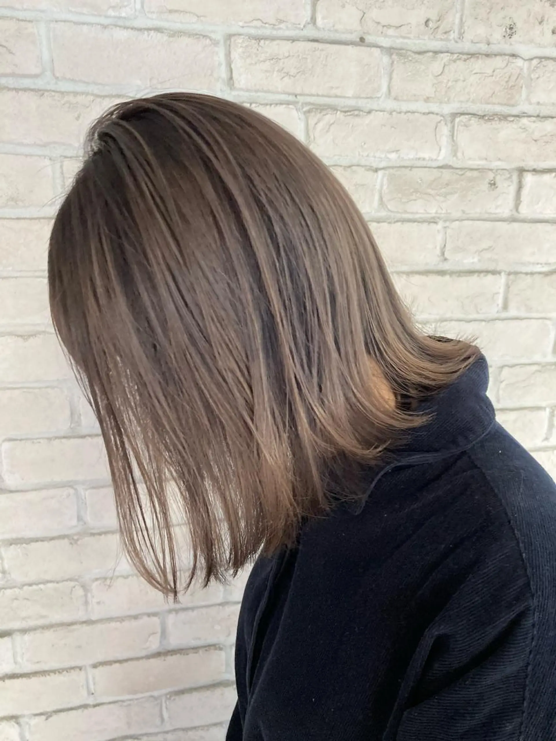ミディアム 白髪ぼかしハイライト ヘアアレンジのヘアスタイル