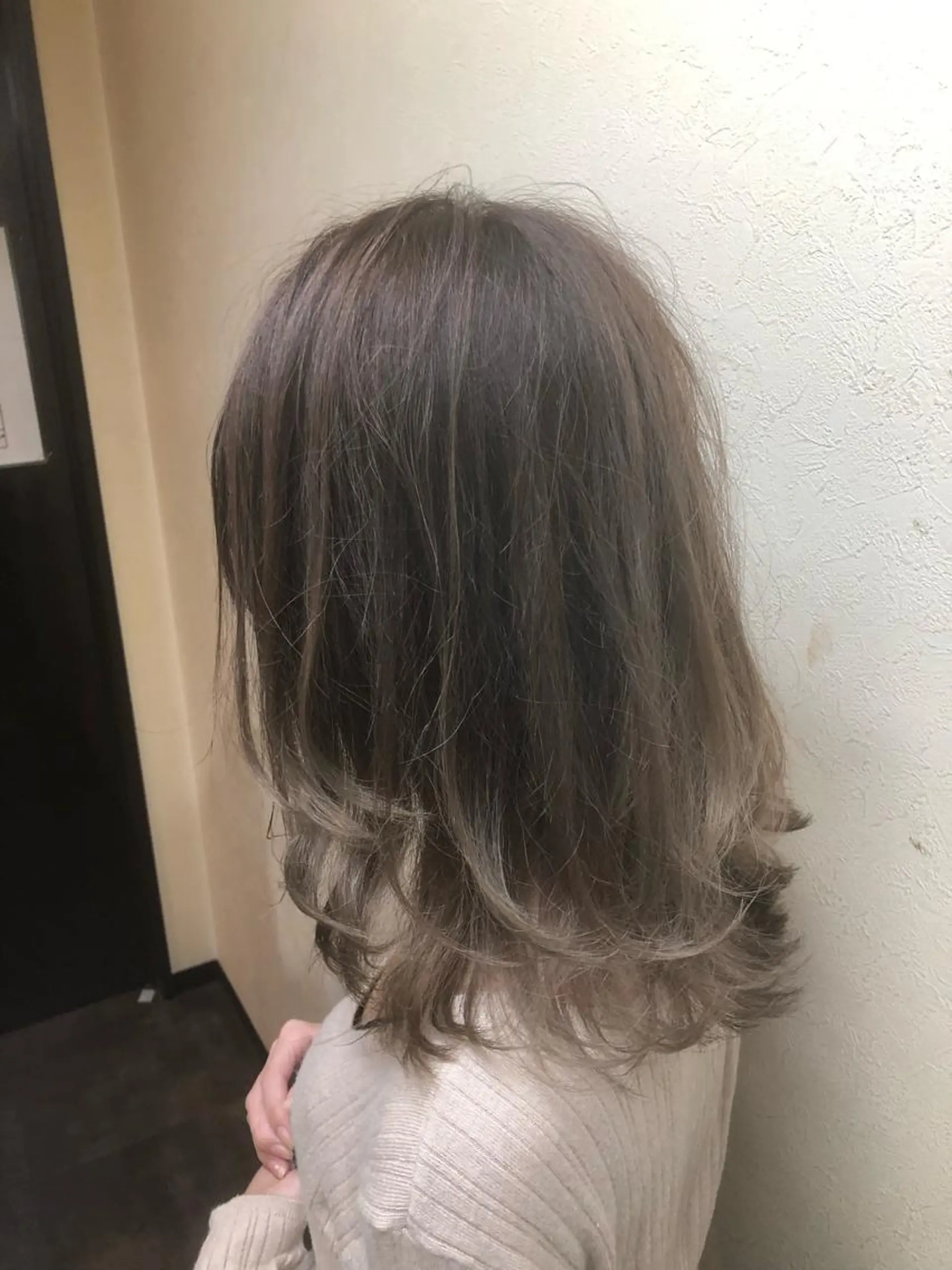 ロング カラー バレイヤージュ ベージュカラー ホワイトベージュ レイヤーカット 山崎 雄太のヘアスタイル