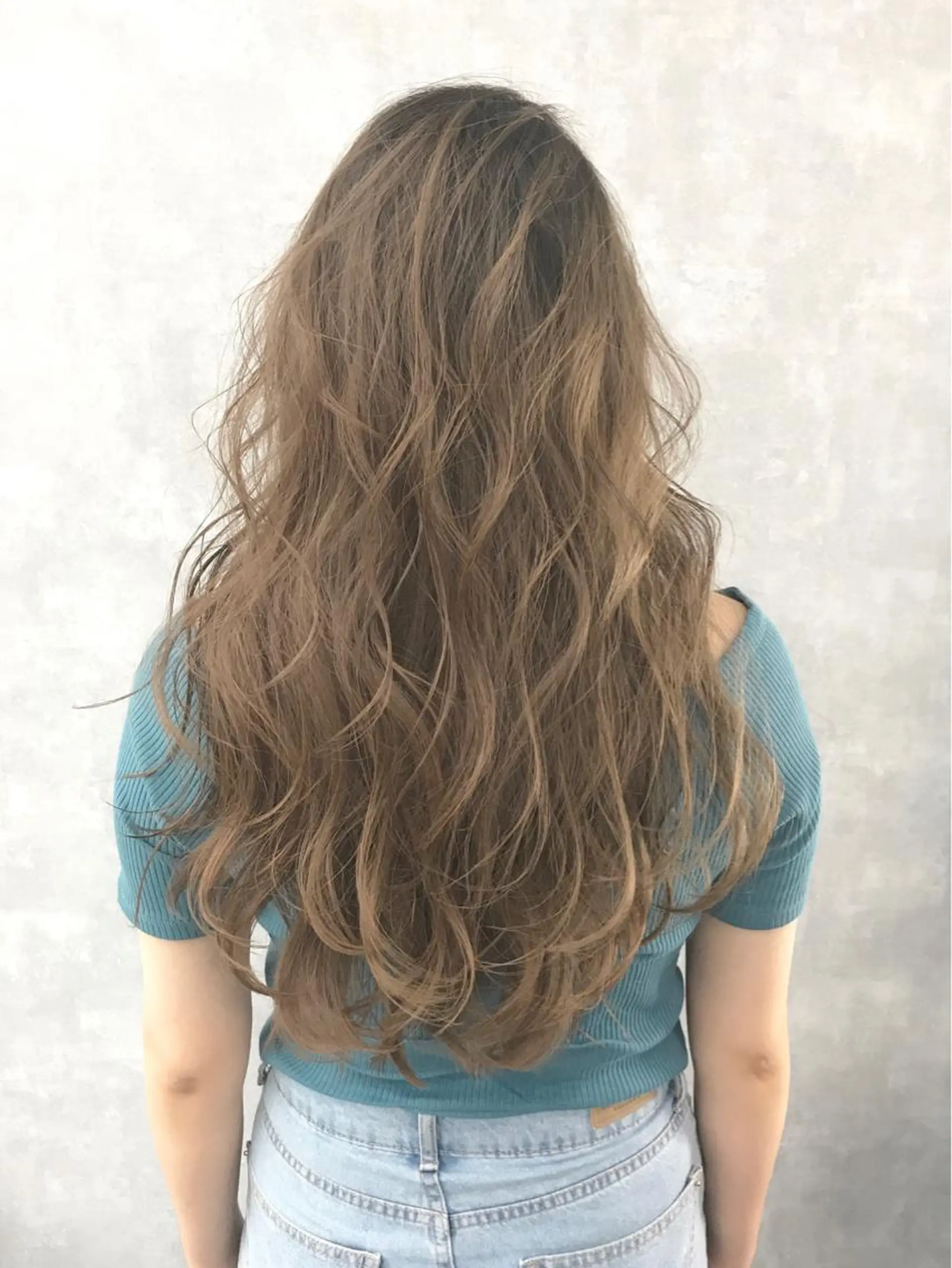 セミロング カラー ベージュカラー ハイライトカラー 3Dハイライト ハイライト TOMOYAレイヤー ブリーチ縮毛矯正のヘアスタイル