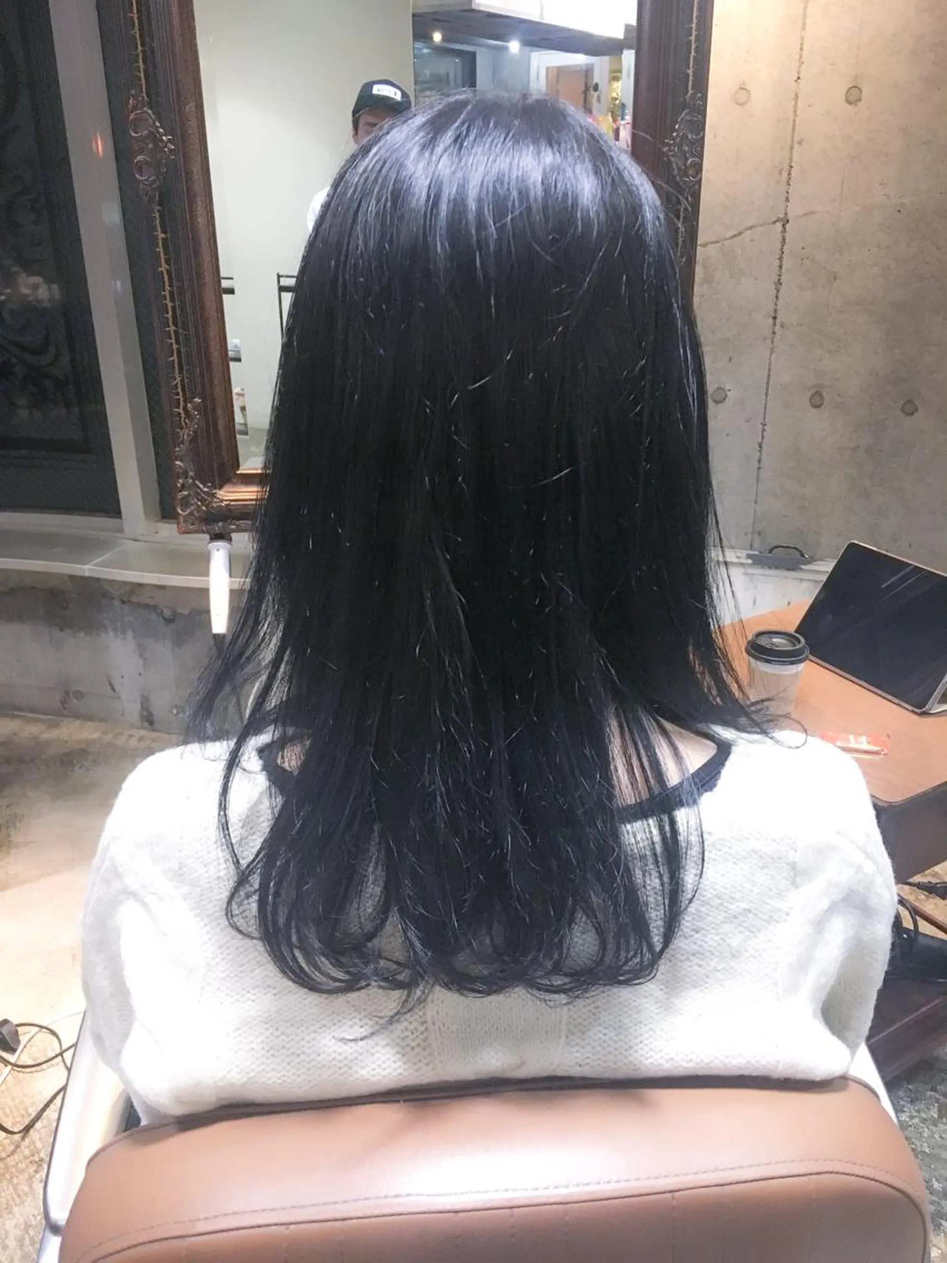 セミロング カラー 黒髪 ブルーカラー ブルーブラック 北條 優輝のヘアスタイル