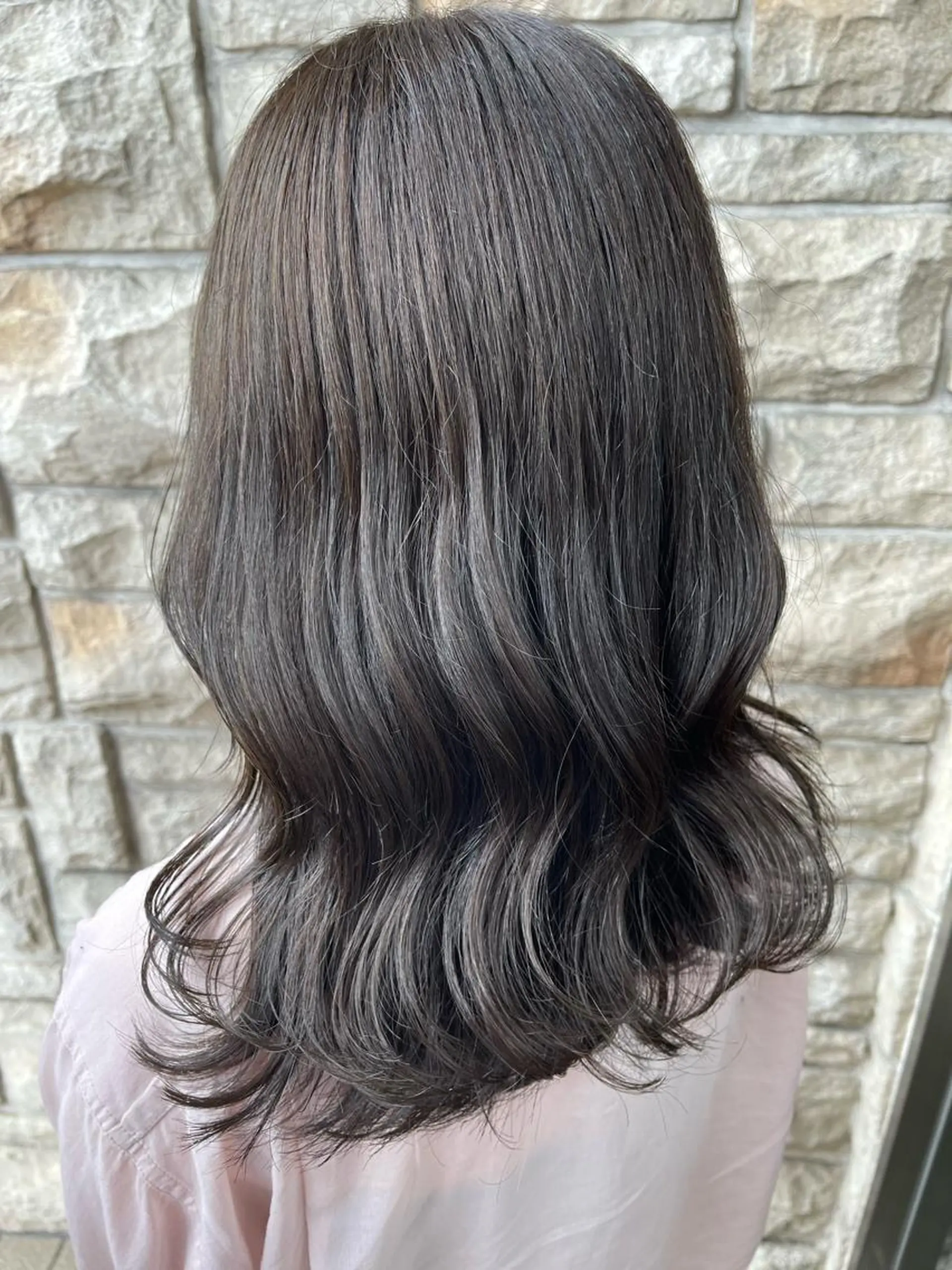 ミディアム カラー ブリーチ 透明感カラー ブリーチなしカラー オリーブグレー カット ヘアカラー トリートメント beautystadium529所属・高橋 裕利のヘアスタイル