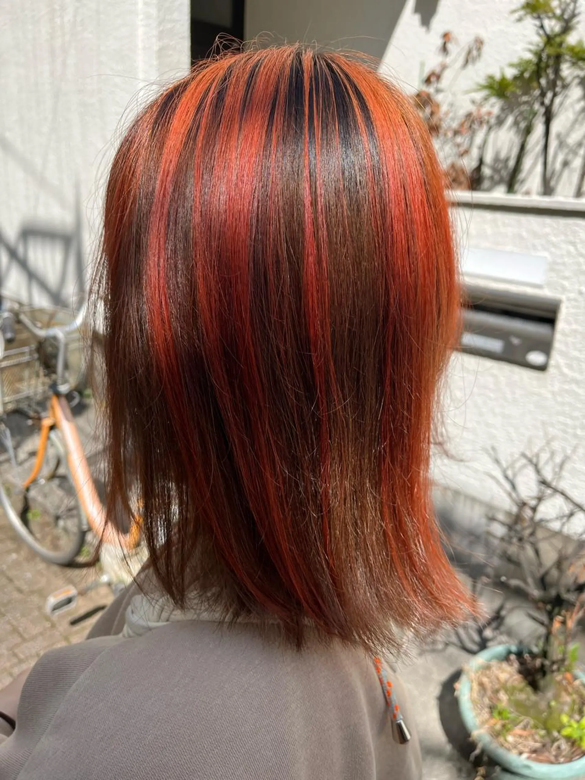 ミディアム カラー ショートボブ ボブレイヤー アッシュ バレイヤージュ ミストバング カット ヘアカラー トリートメント 原宿サロン代表 デザインカラー伊藤卓のヘアスタイル
