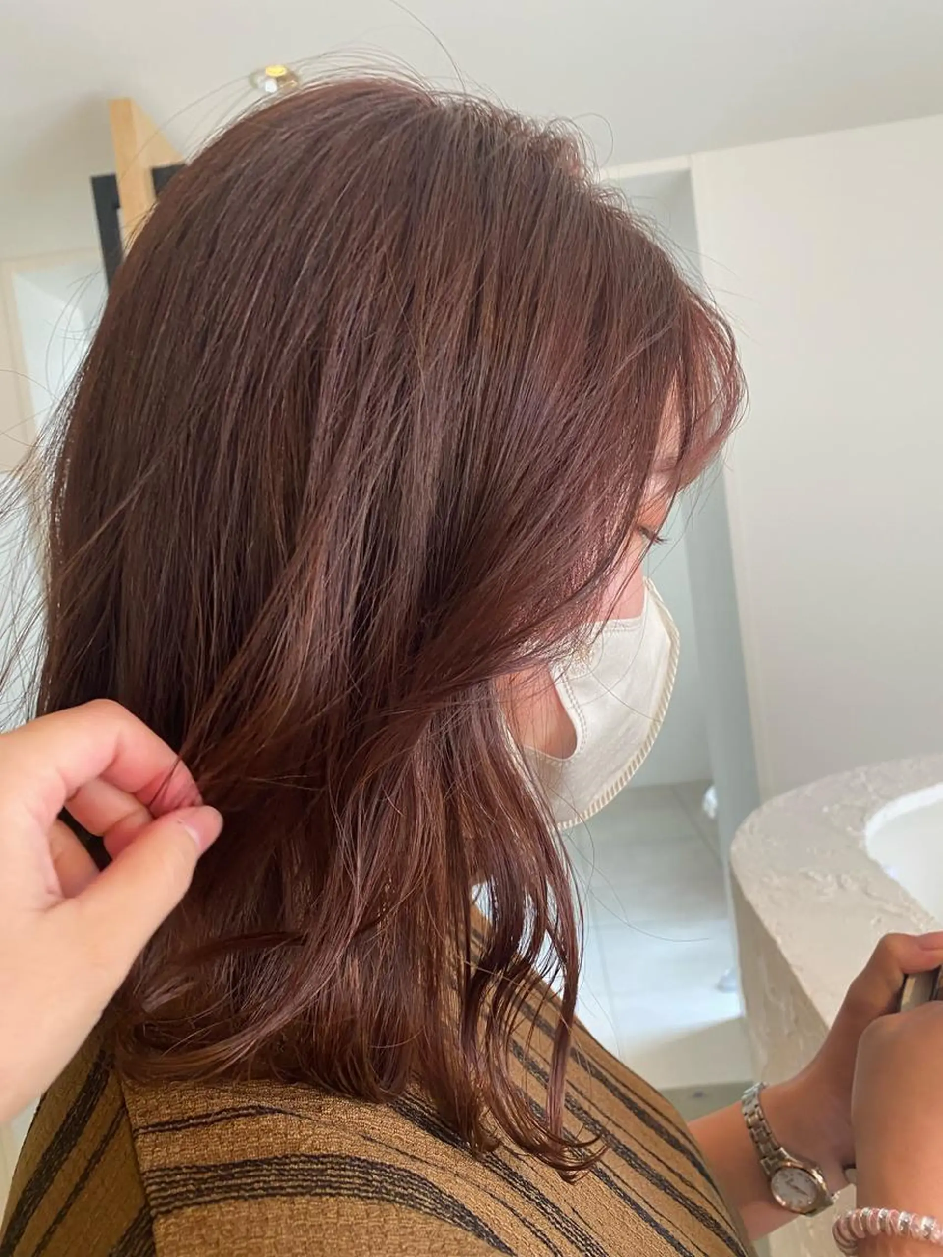 ミディアム 顔まわりレイヤー レイヤーカット I nagiのヘアスタイル
