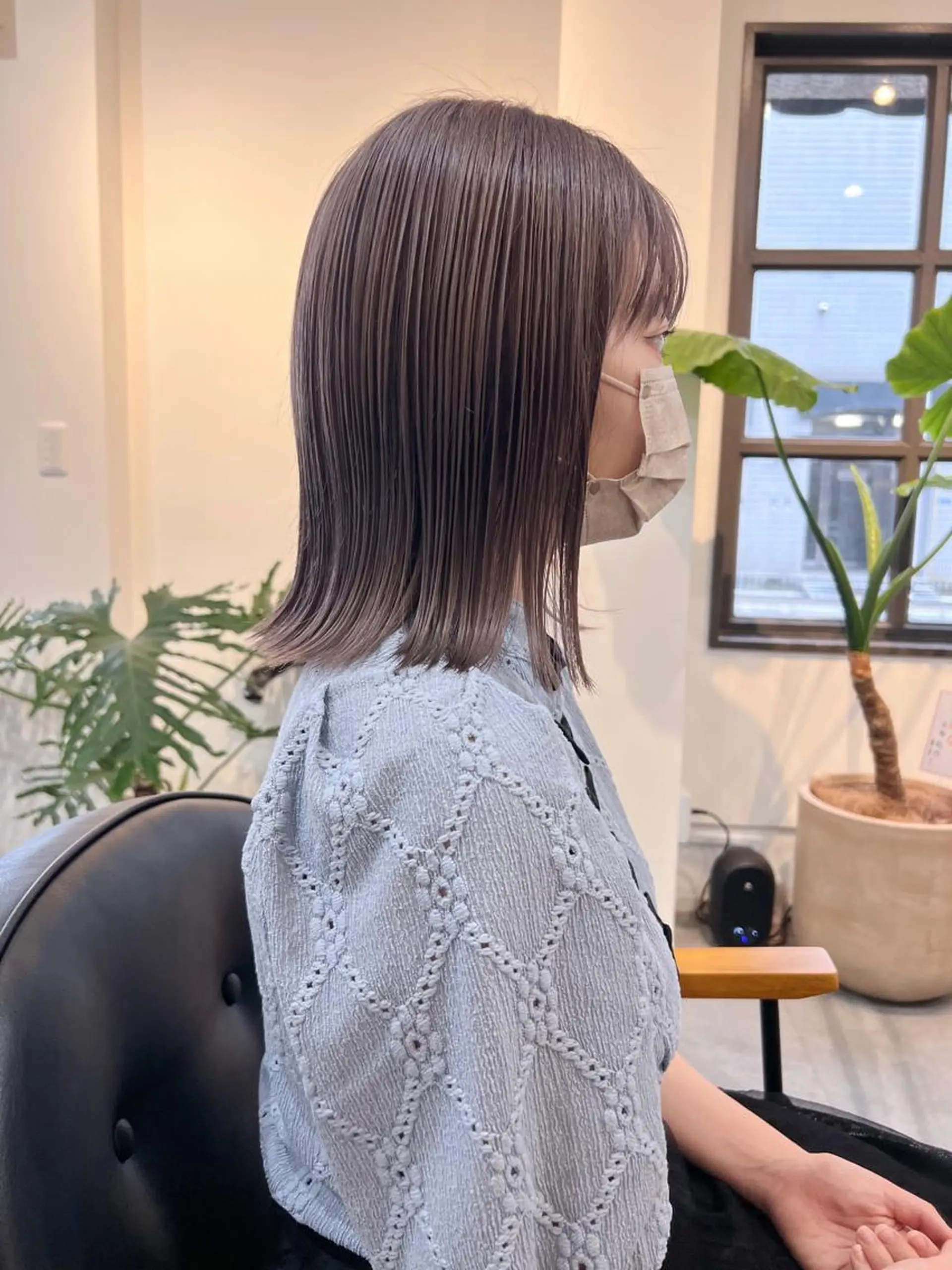 ミディアム カラー 切りっぱなしボブ ショートボブ ベージュカラー ブリーチ ケアブリーチ ヘアカラー a moment(モーメント)所属・蔵前 デザインカット KOBAYASHIのヘアスタイル