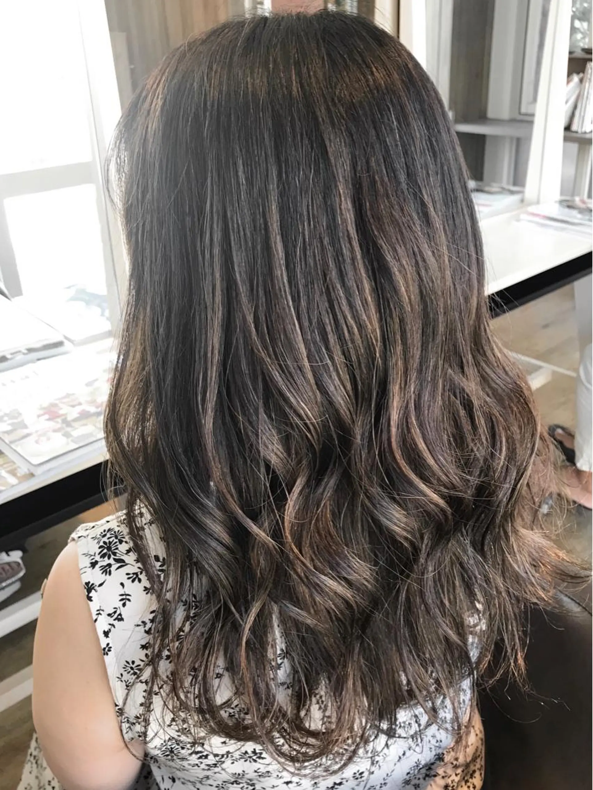 ロング カラー パーマ ベージュカラー ハイライトカラー ハイライト ナガミネアリサ/ 学芸大学/海外ヘアのヘアスタイル