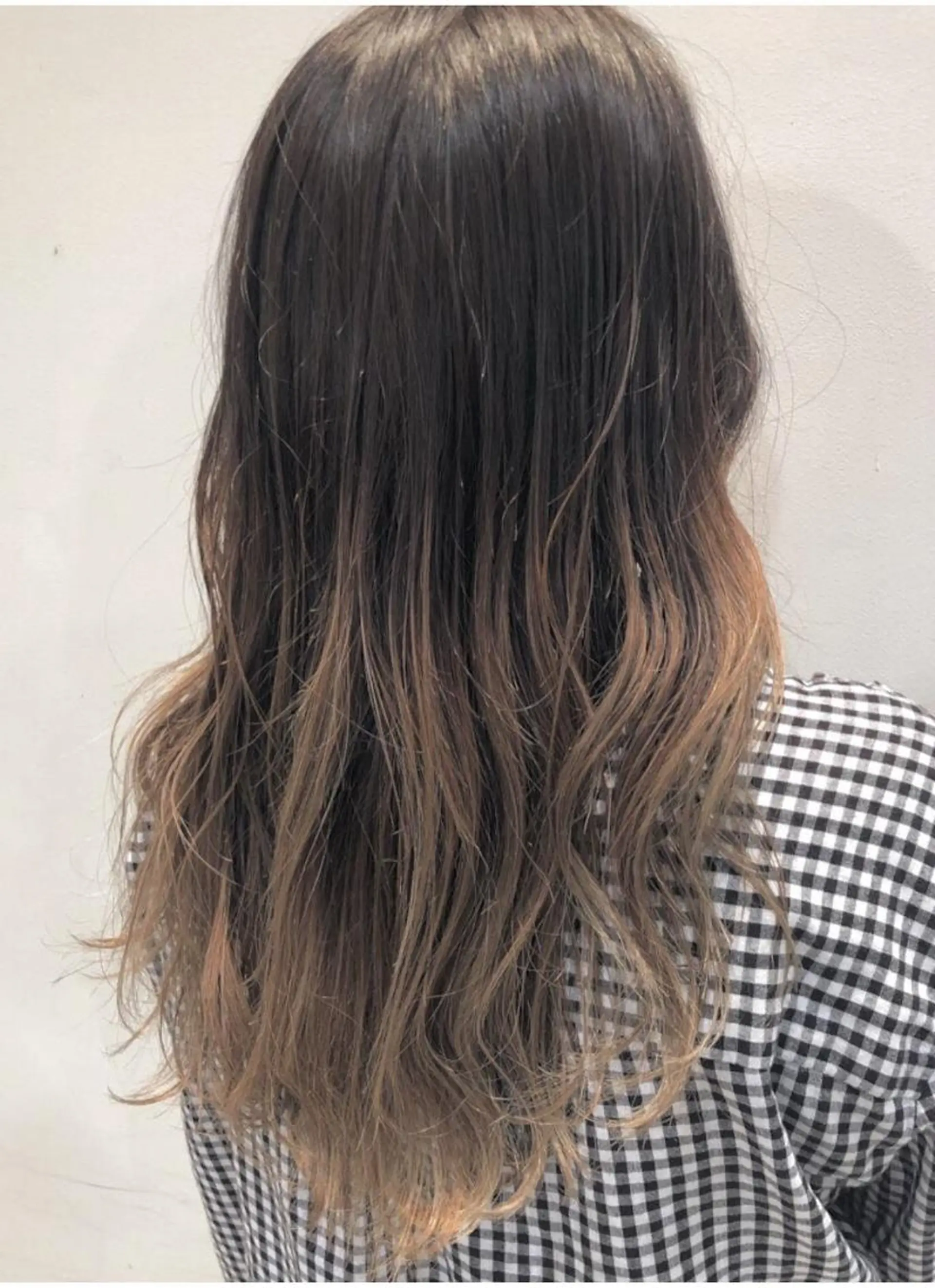 ミディアム カラー ベージュカラー グラデーションカラー ヘアカラー トリートメント 坂田 友梨奈のヘアスタイル