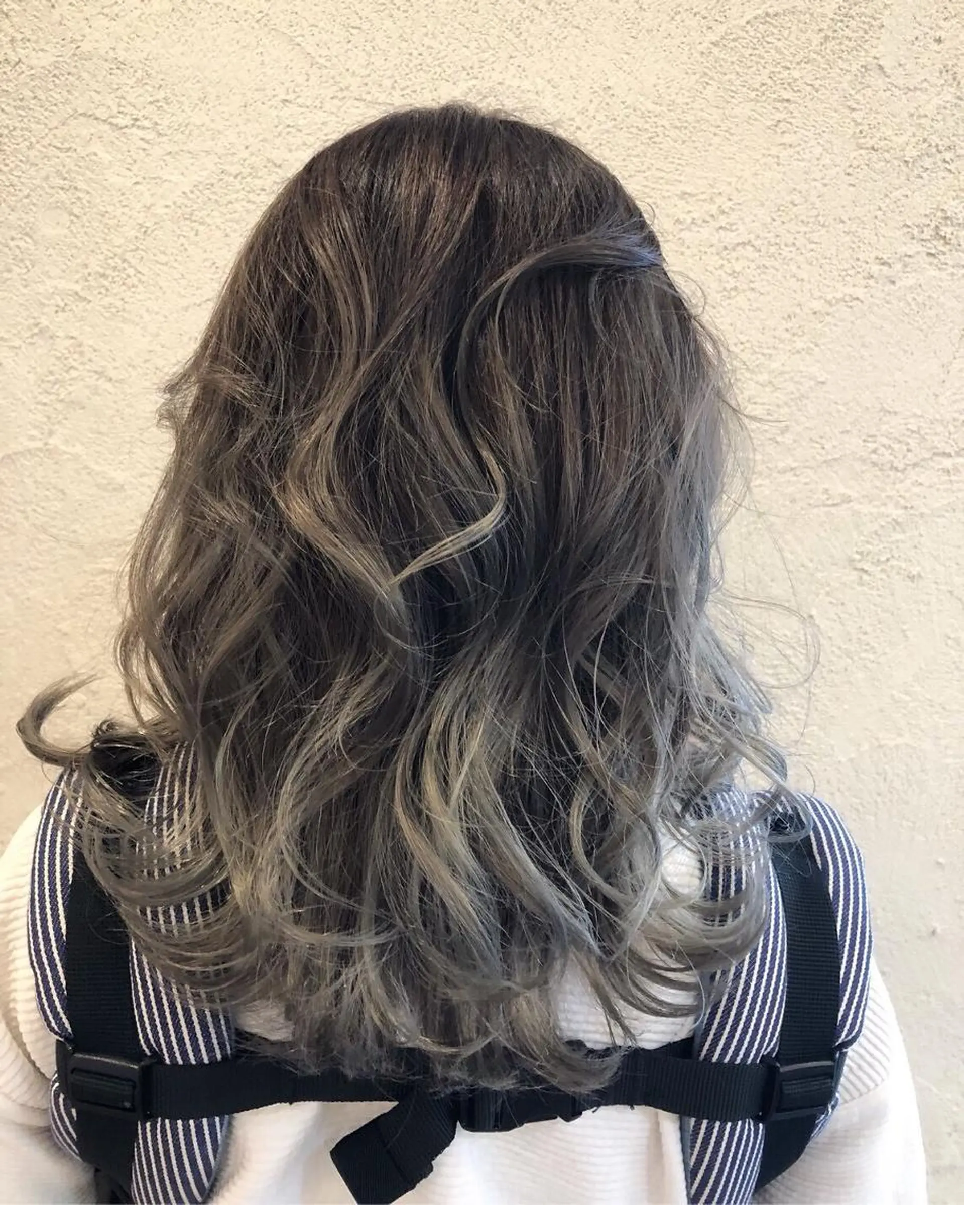 セミロング カラー ヘアアレンジ アッシュ バレイヤージュ シルバー シルバーアッシュ レイヤーカット TAKA 髪質改善のヘアスタイル