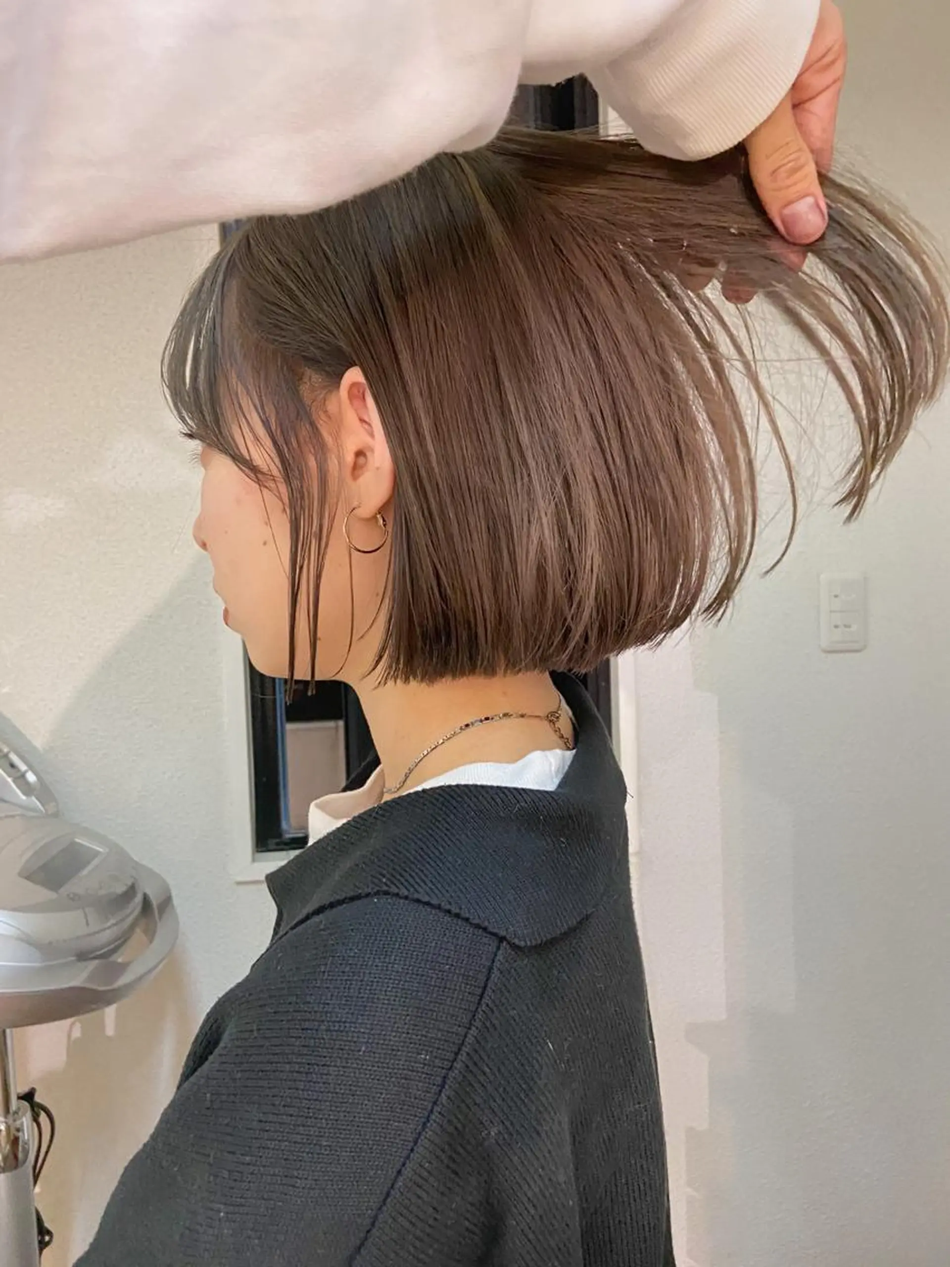 ミディアム カラー グレージュ カット ヘアカラー トリートメント 岡本康平/ボブ /ブリーチ/レイヤーのヘアスタイル