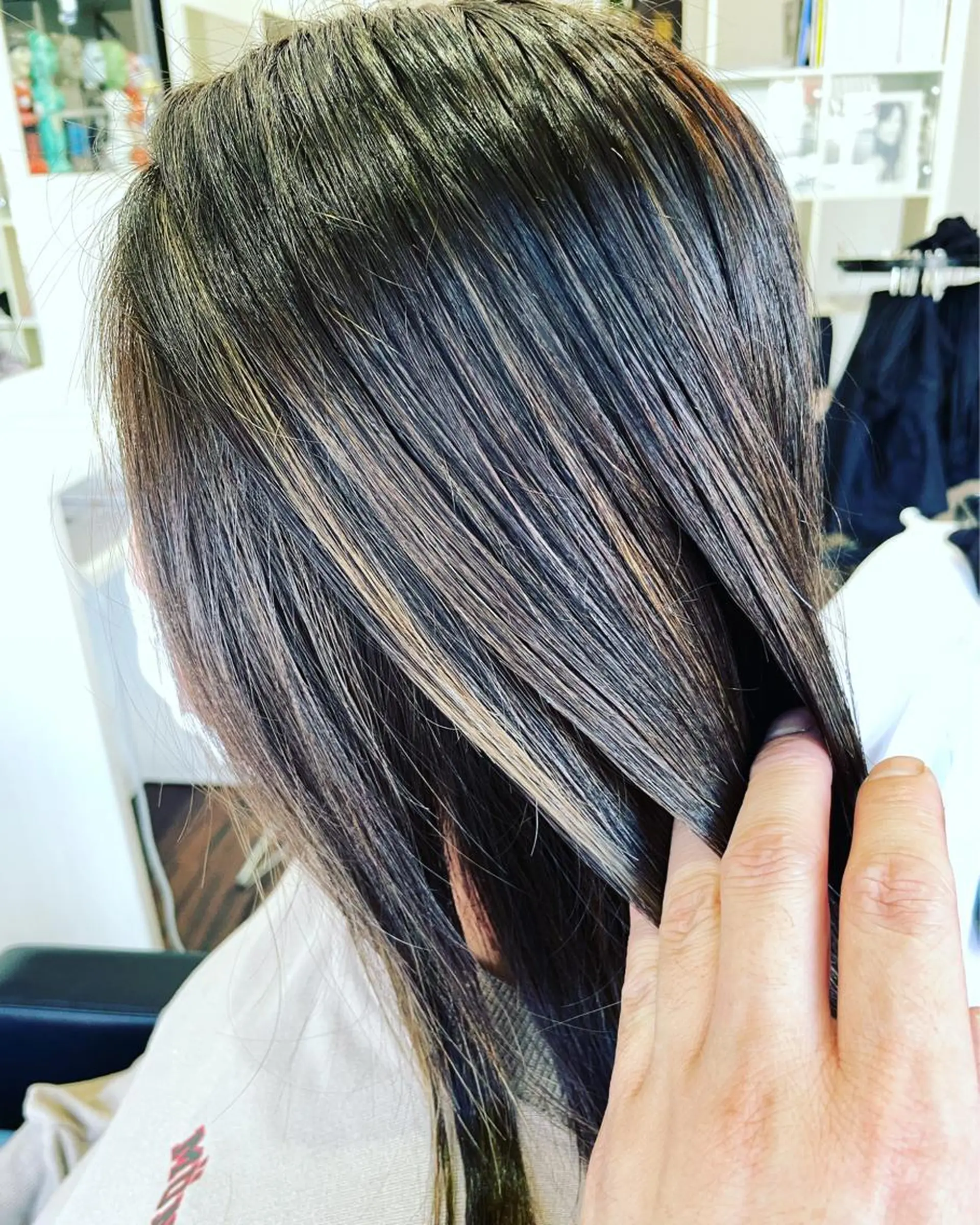 ロング ハイライト SHINYA シンヤヘアーズのヘアスタイル