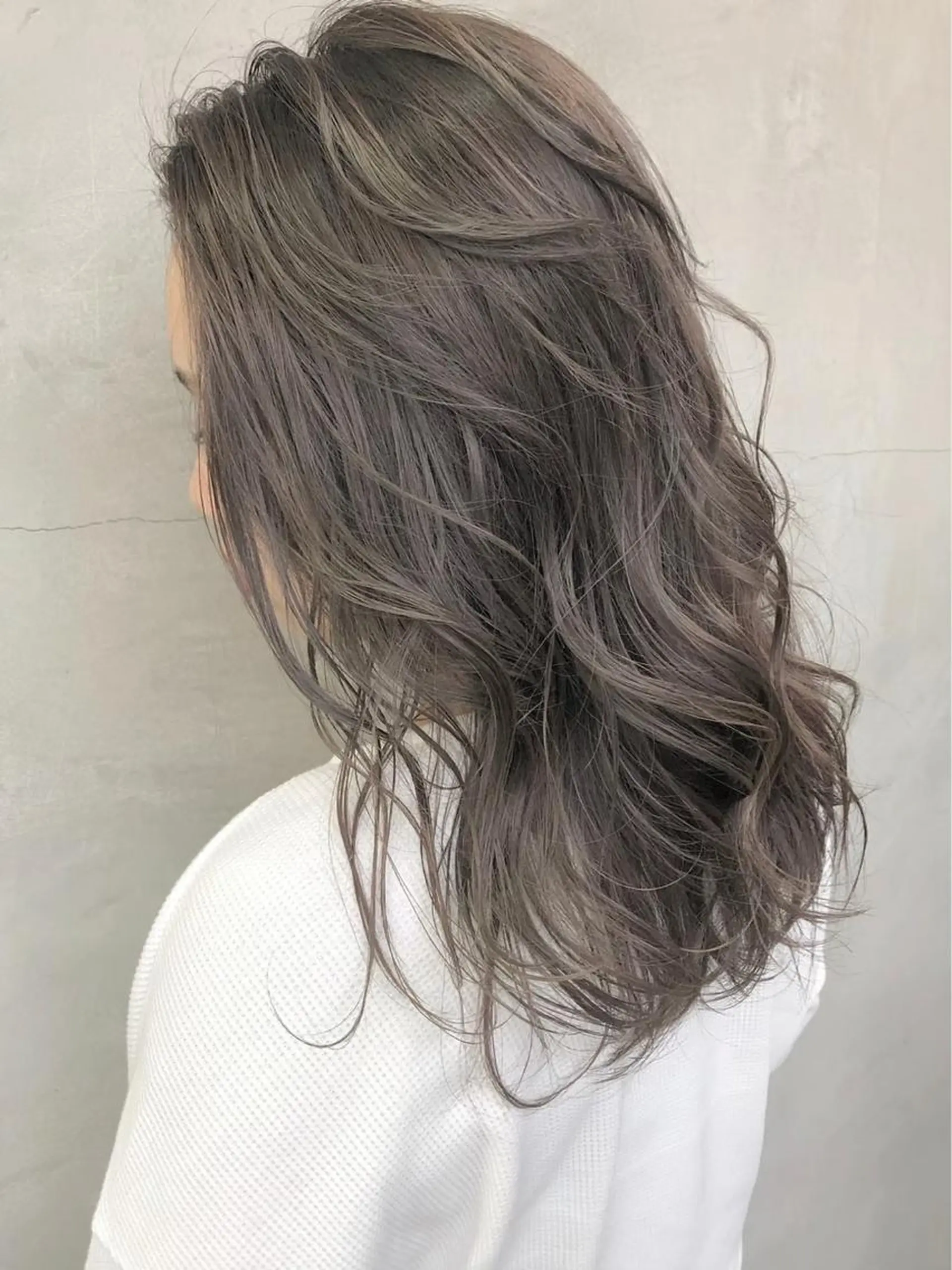 セミロング カラー 透明感カラー グレージュ ヘアカラー トリートメント ☀️東京→岡崎☀️ ハイライト青山彪雅のヘアスタイル