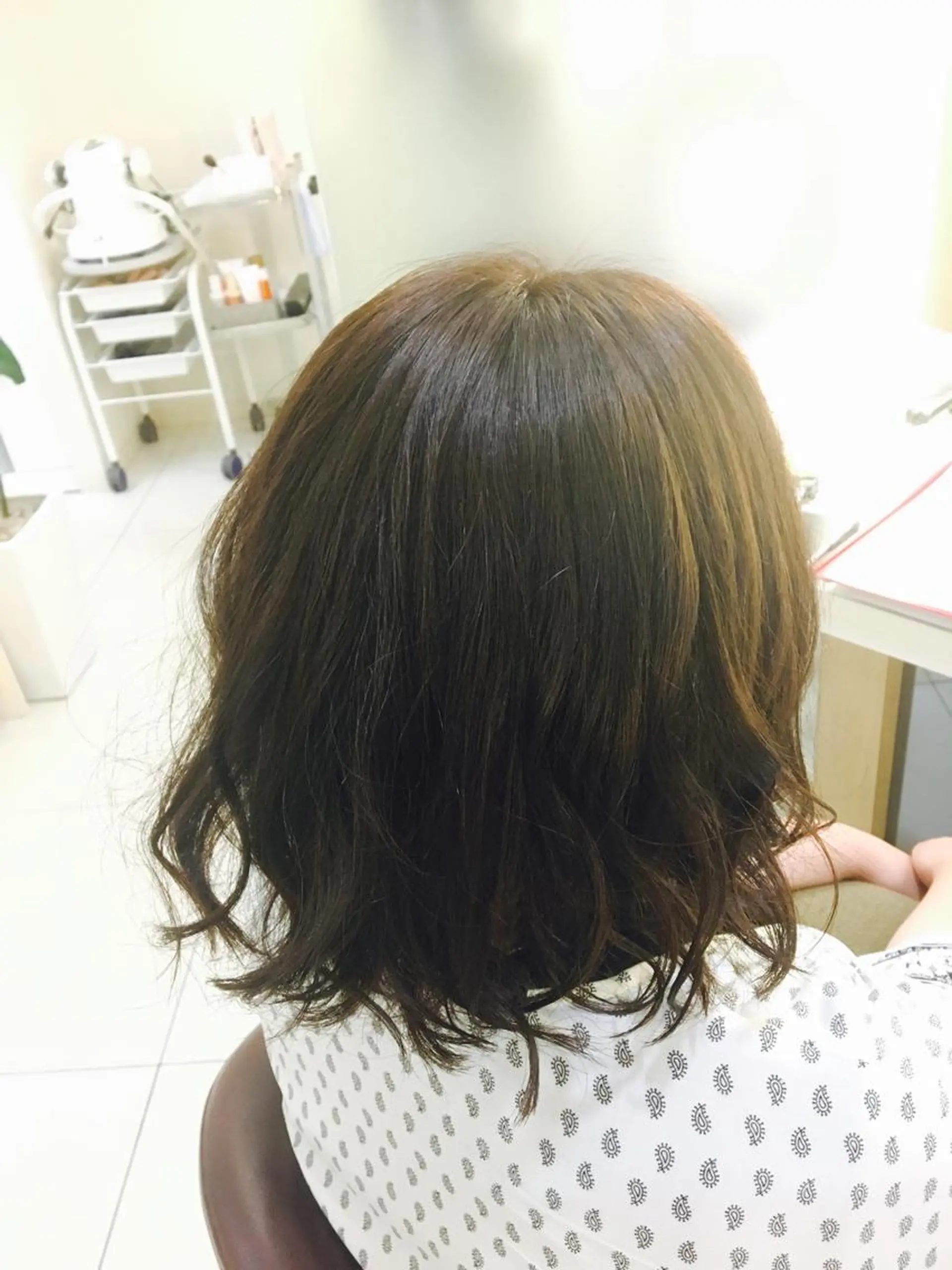 ミディアム カラー ブリーチ ネイビーカラー 広がり毛特化 頭身浴/ 中田のヘアスタイル