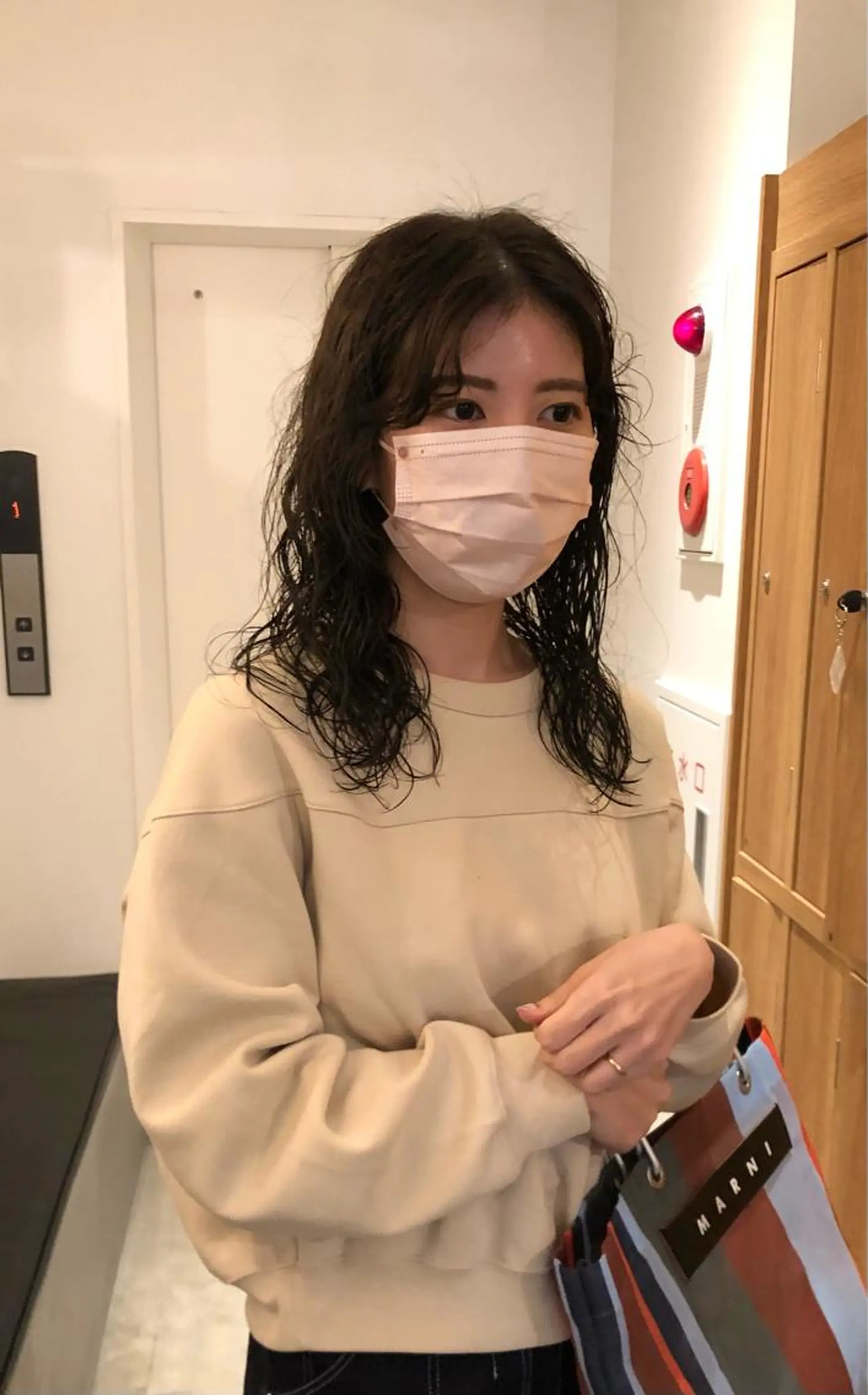 ミディアム KOCHAB 中村穂風のヘアスタイル